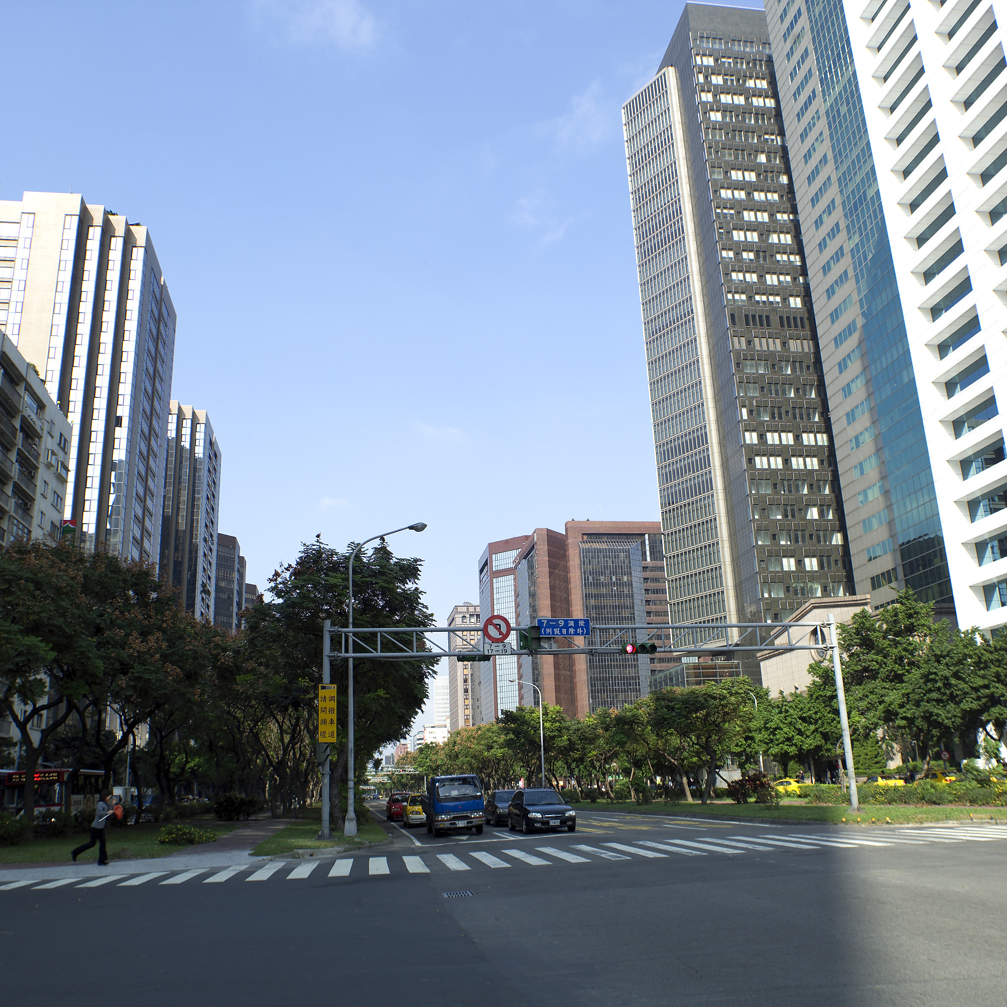 深圳市罗湖区南湖街道和平社区和平路1163号龙兴大厦2808的汉语拼音不带音调
