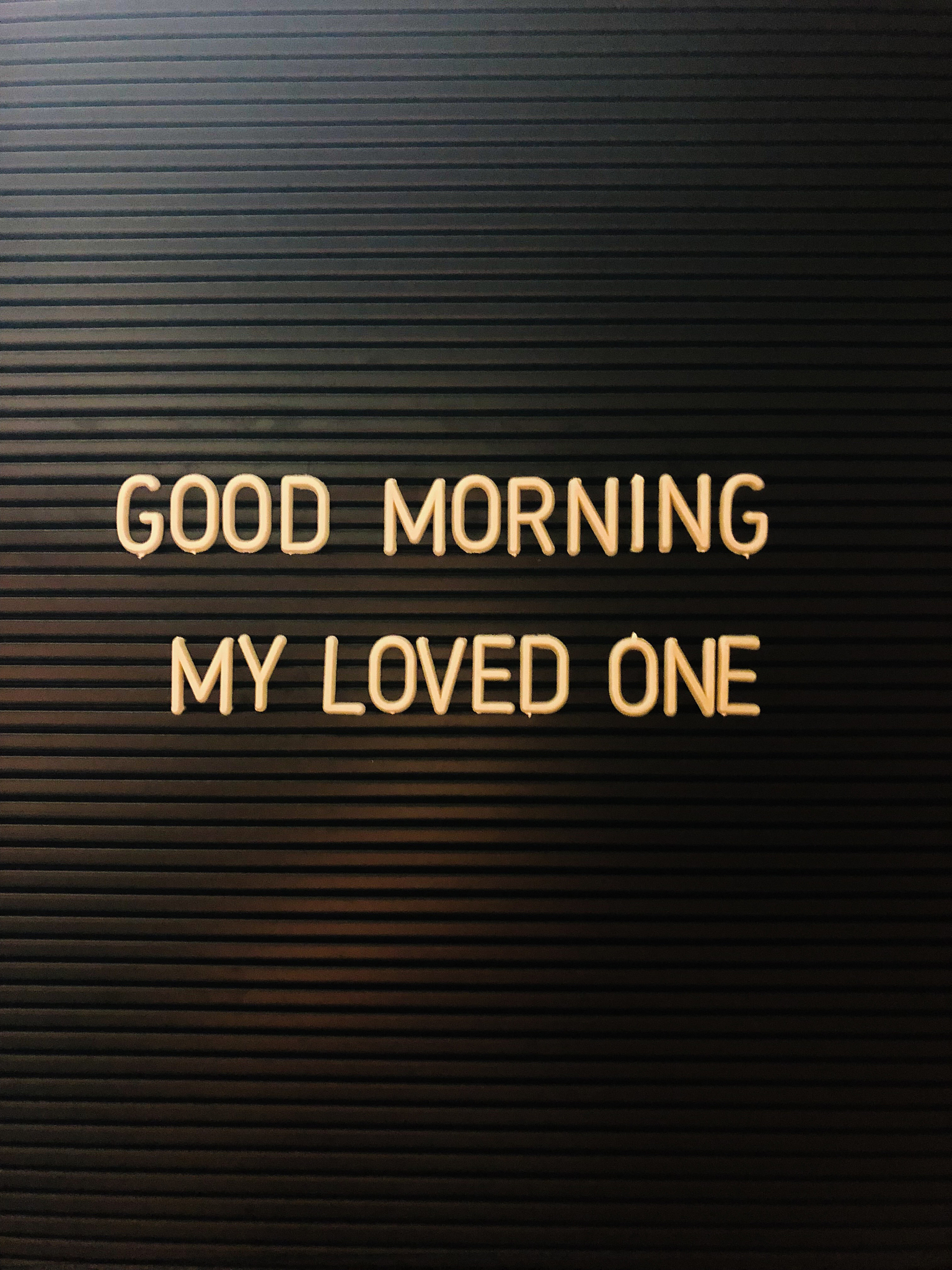 traduz para portuguêsTou belong with me