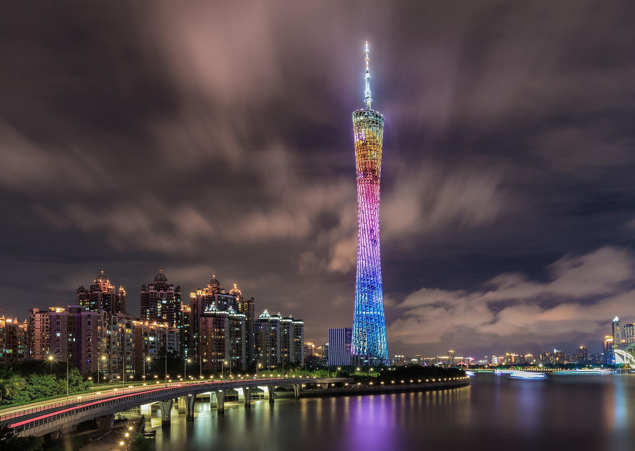 chatGPTHello! How can I assist you today如何用300块在广州玩两天