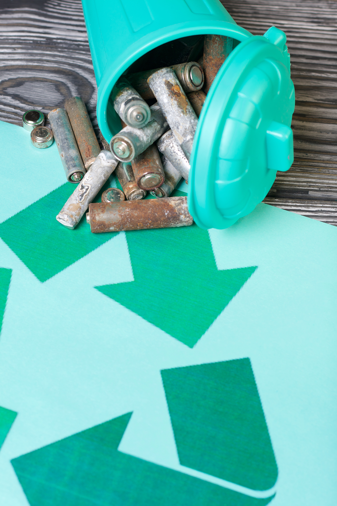 液态电池的缺点：安全、寿命、重量、温度和环境问题