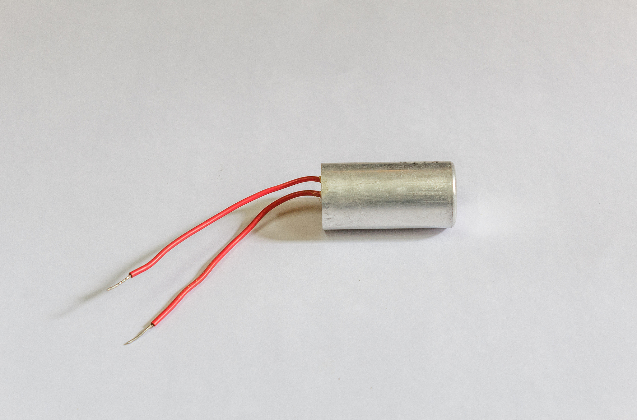 电容器结构解析：组成部分及功能详解