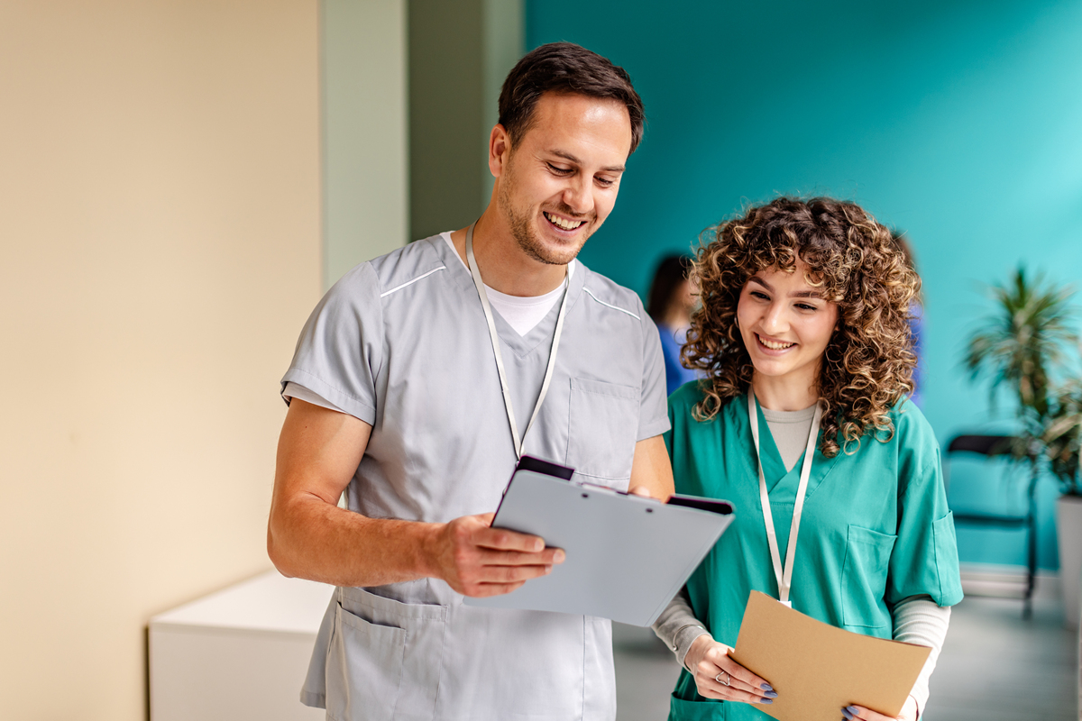 成都男生学高级护理专业好吗？| 优势、就业方向全解析