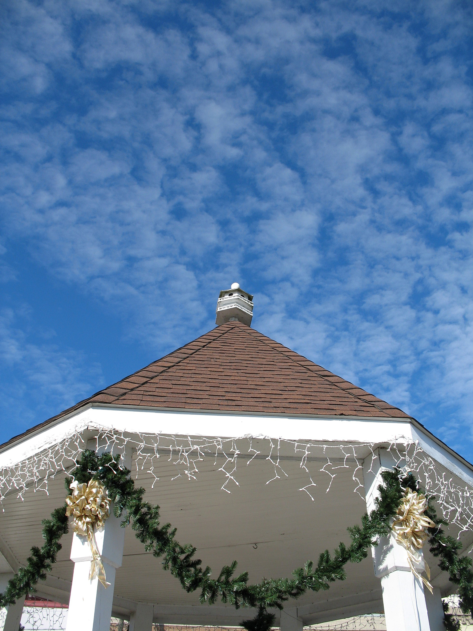 Cedar Gazebo with Hardtop - Perfect for Outdoor Entertaining