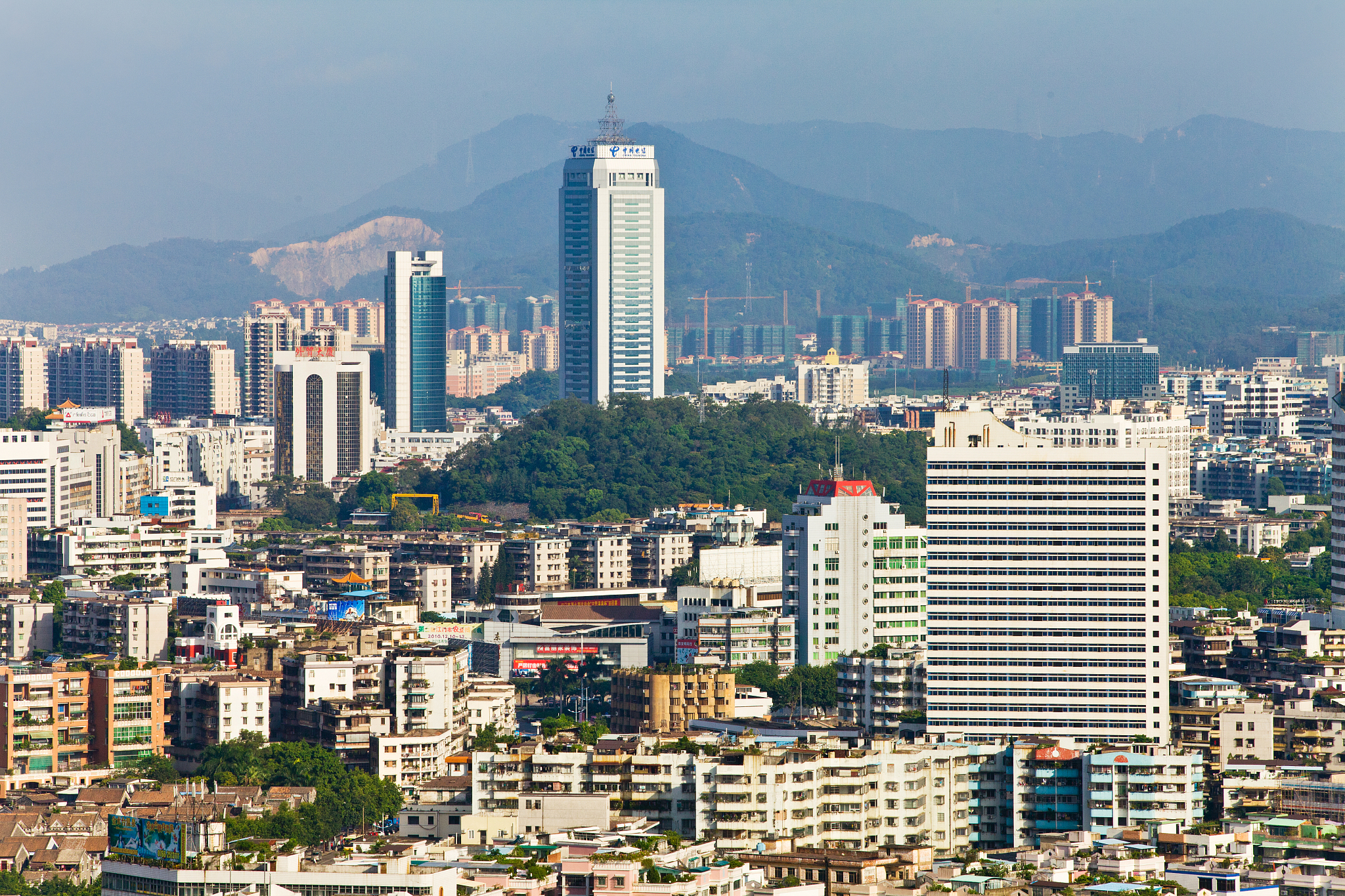 广东省江门市城市建筑日景