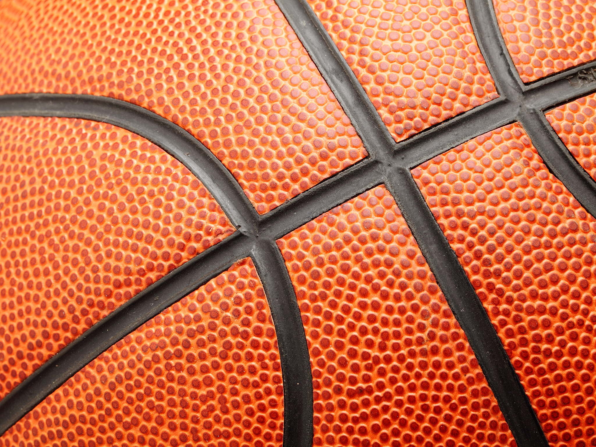 产品推荐文案
以下要求
品牌名：coachma篮球
产品卖点：耐磨，防滑
材质：吸湿pu皮
字数要求120字左右