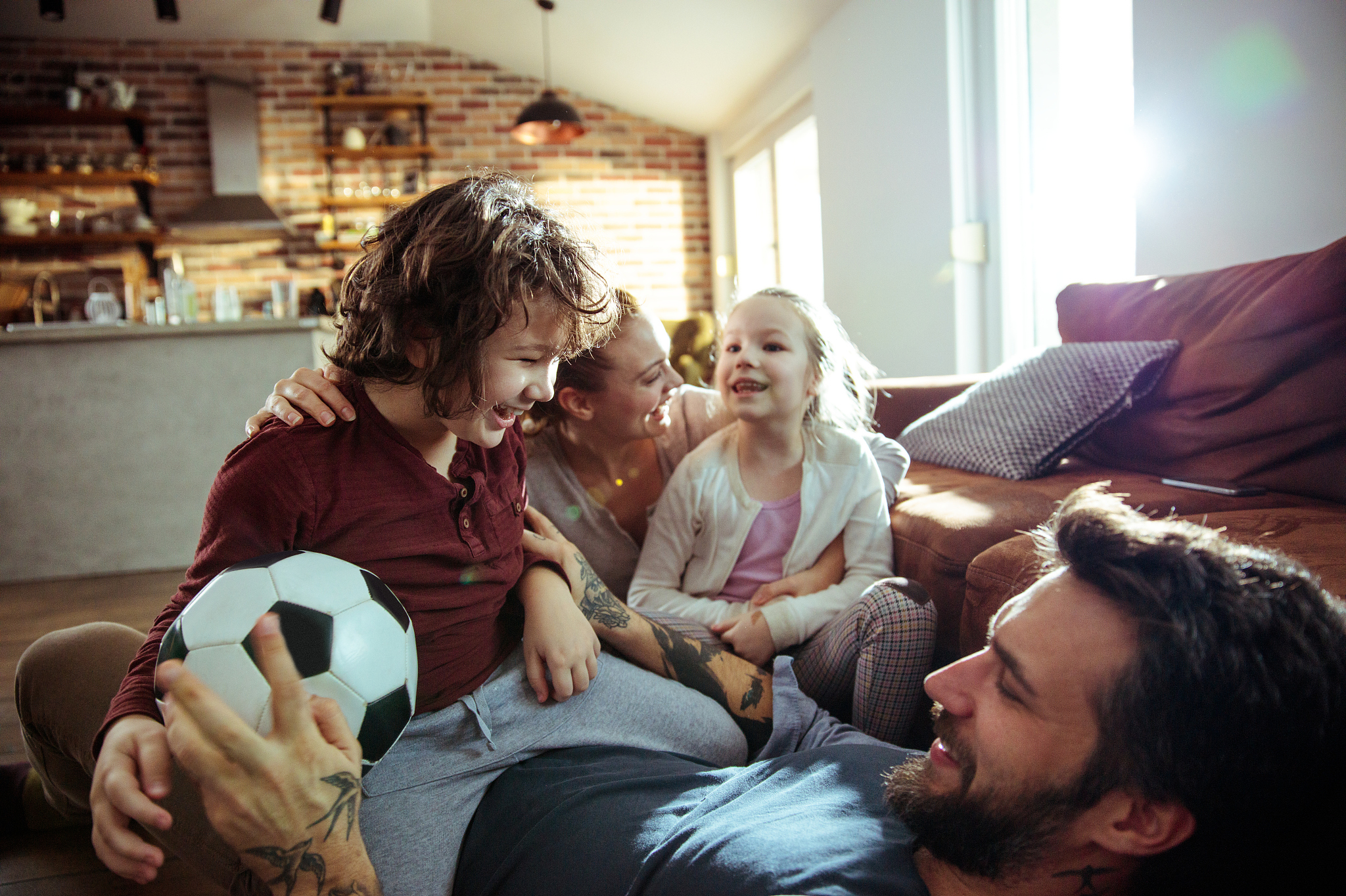 是的我刚睡醒。我和家人一起睡得很晚。我们去看了场电影