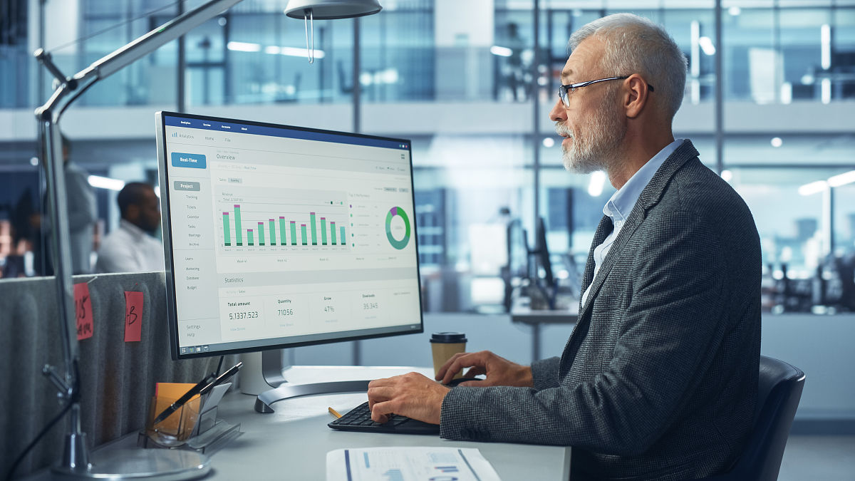 写个简单的内部通知：今天12点后休息时间内进行简单的网络维护会断网