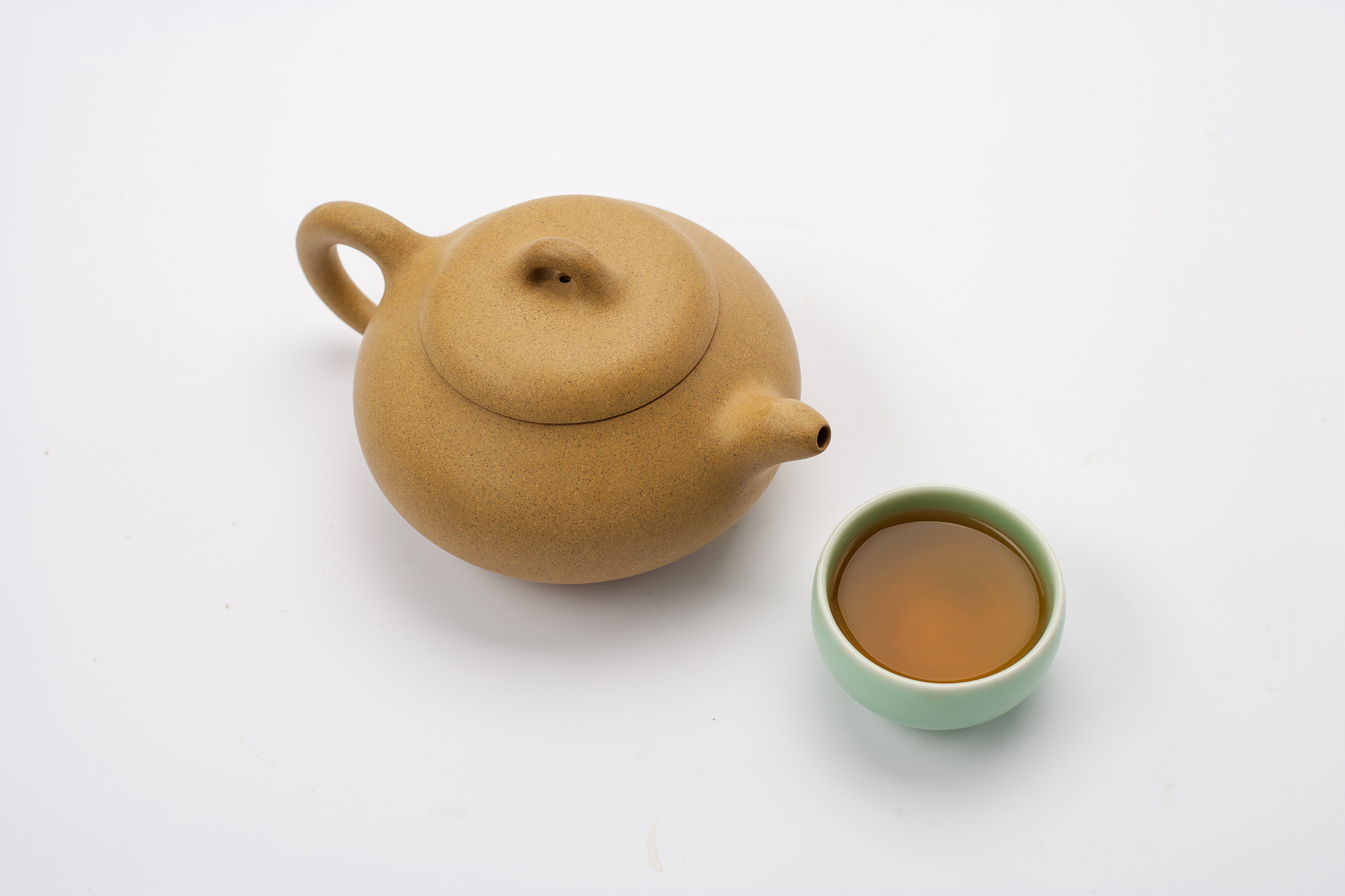 普洱茶最佳存茶容器：陶瓷茶罐或紫砂壶