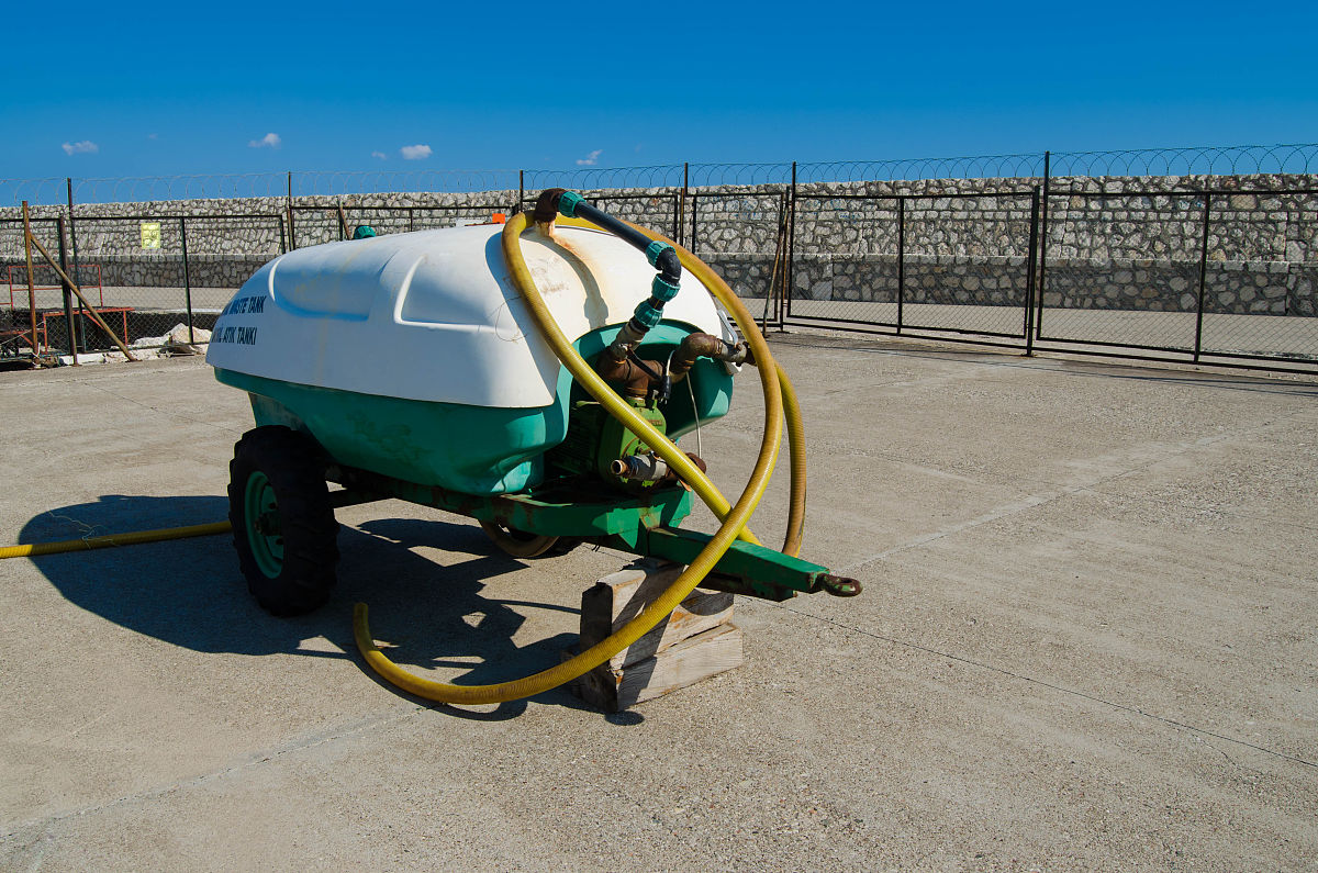 龙门绿篱修球机中修剪底座的用什么材料为什么