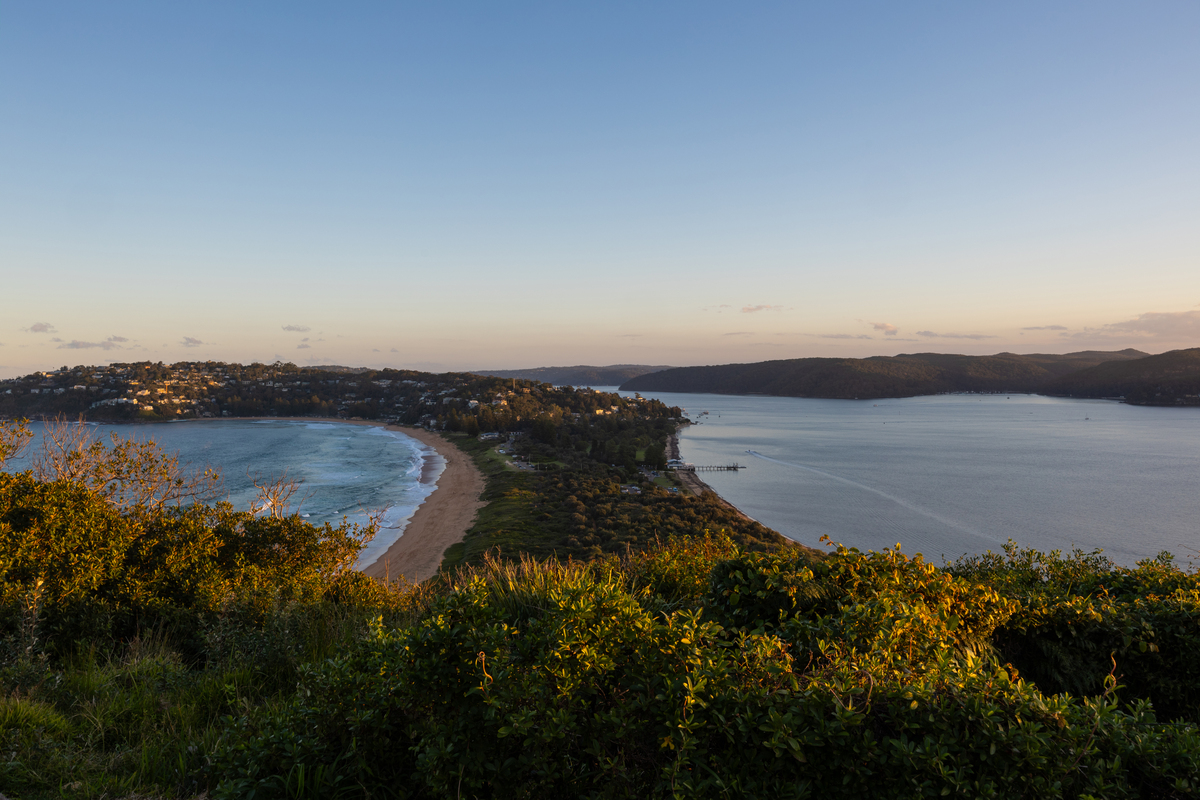 金莱克：加拿大安大略省东北部的美丽湖泊，休闲旅游胜地