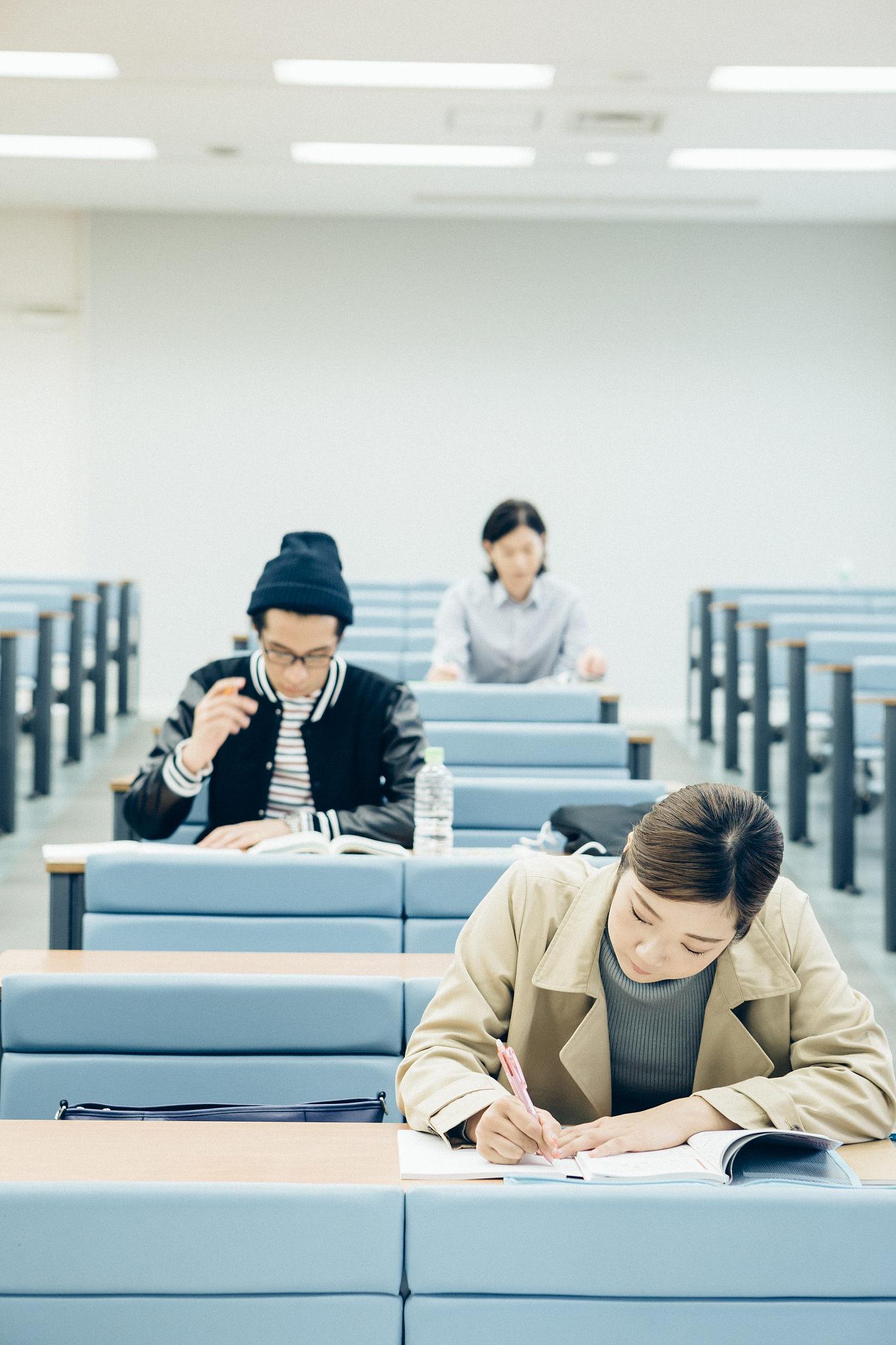一名大学生在小组作业中你跟同学一起表演了手语操请以此为基础写一篇1000字的体验报告包括主题、学习过程和心得体会等