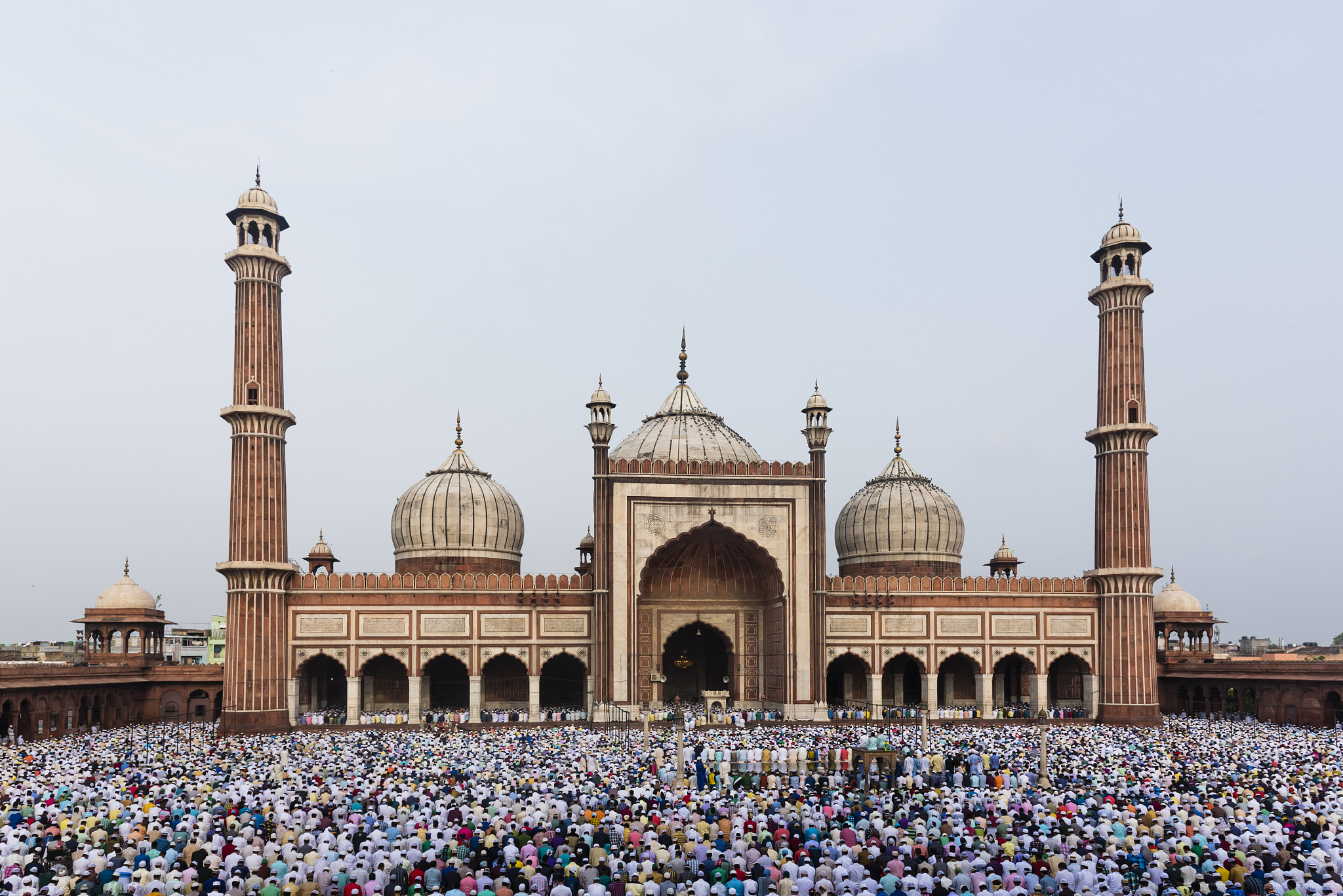 people praying inside jama masjid in chandni chowk.