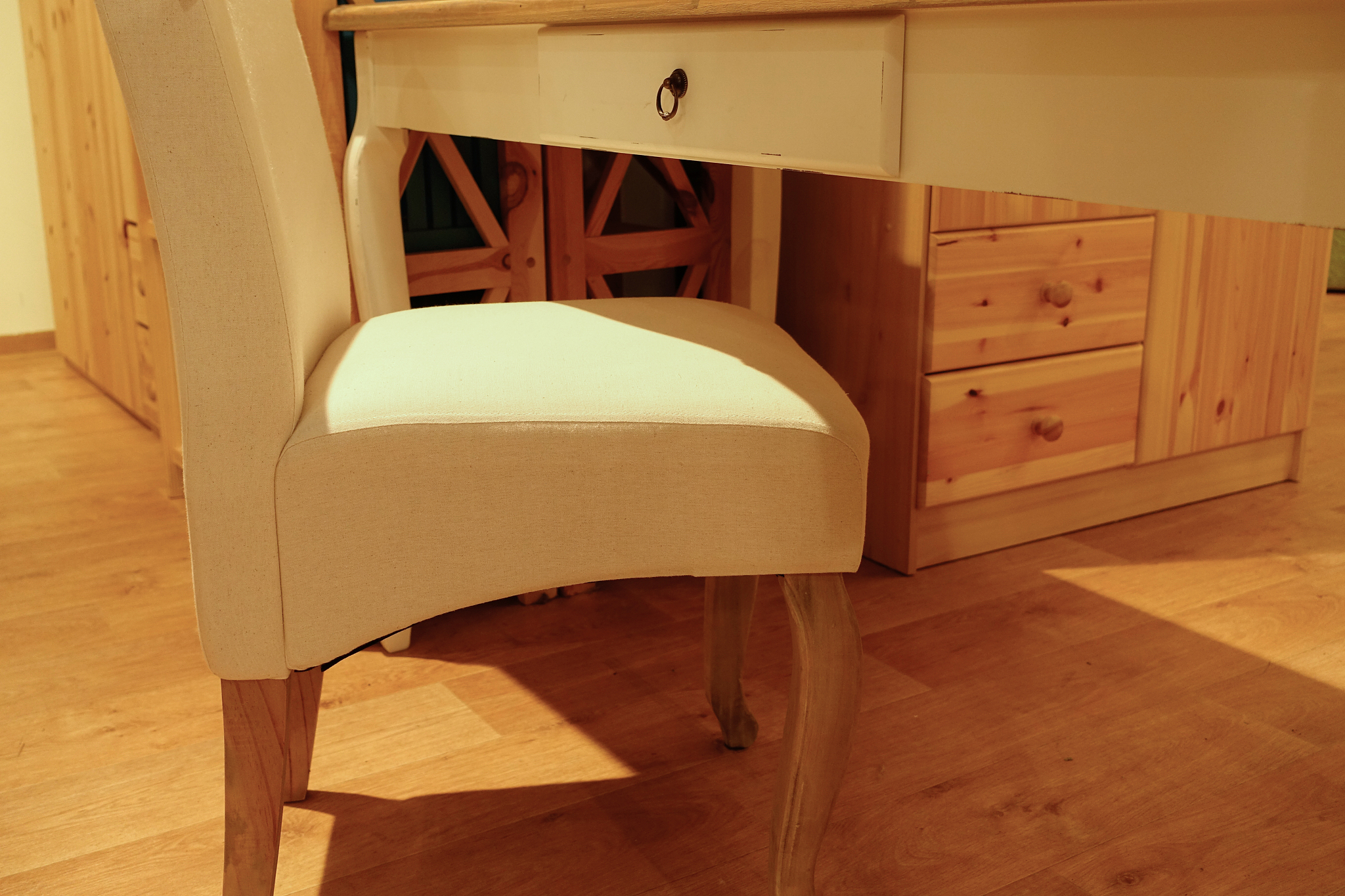 chair and desktop