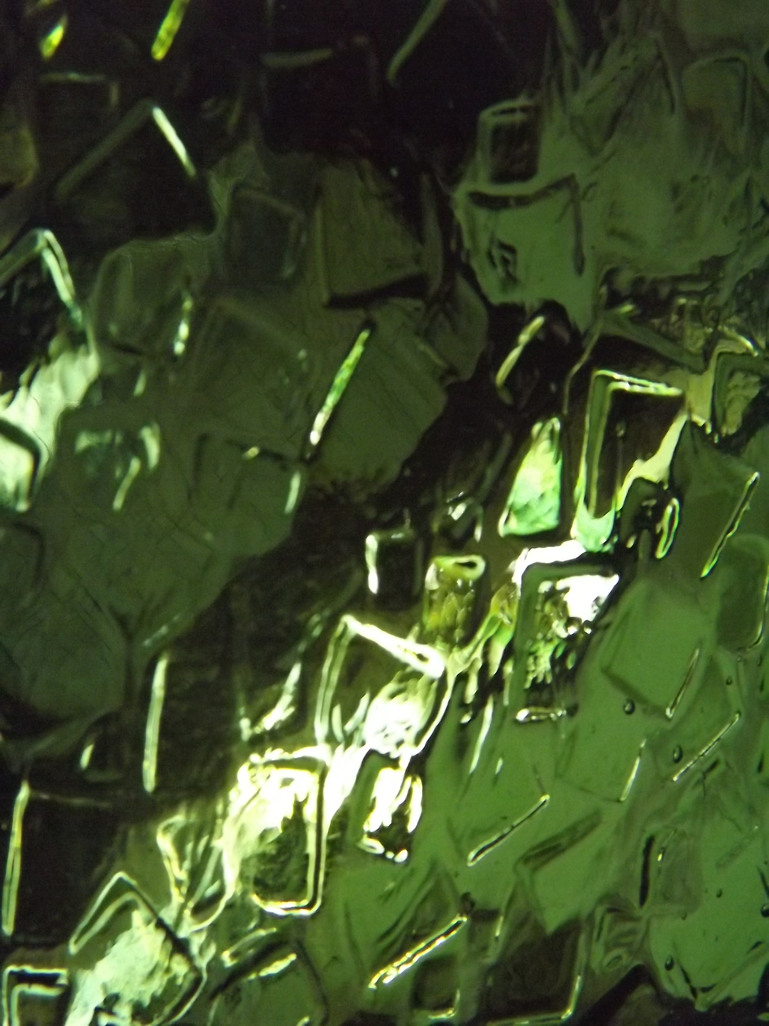 将以下文字降重铋基类钙钛矿具有合适的发光波长、良好的稳定性和较低的毒性是一种具有潜力的发光材料。