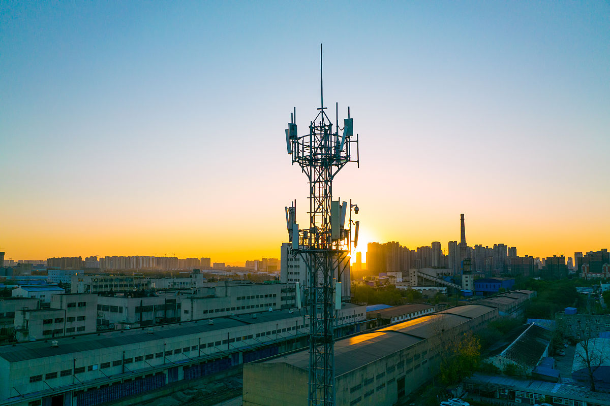 五棱柱侧面各有一个同频天线怎么赞扬这个天线组合的覆盖面广？