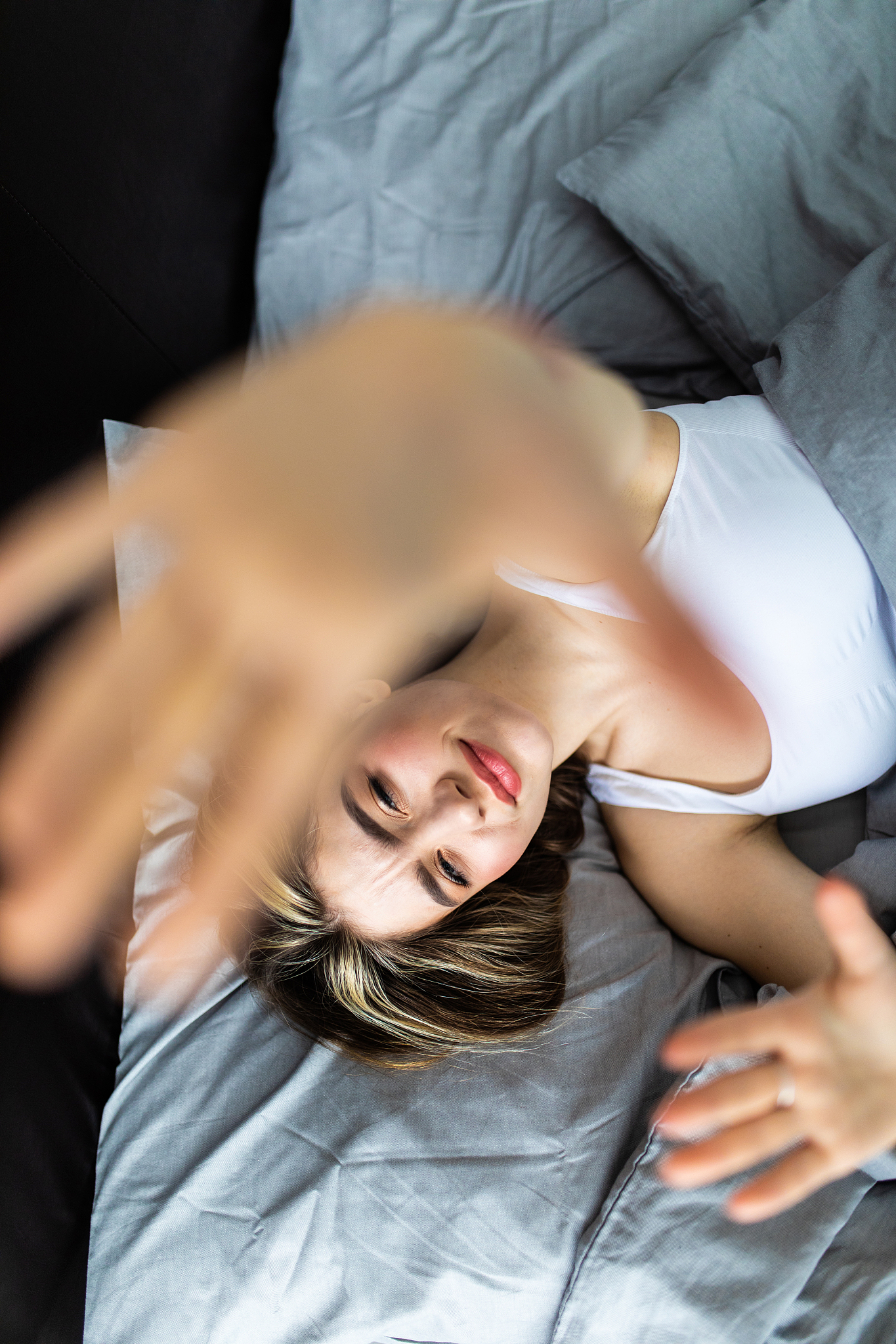 毯子,手,早晨,女人,在上面,相机,青年人,<strong>美女</strong>,透过窗户往外看,就寝