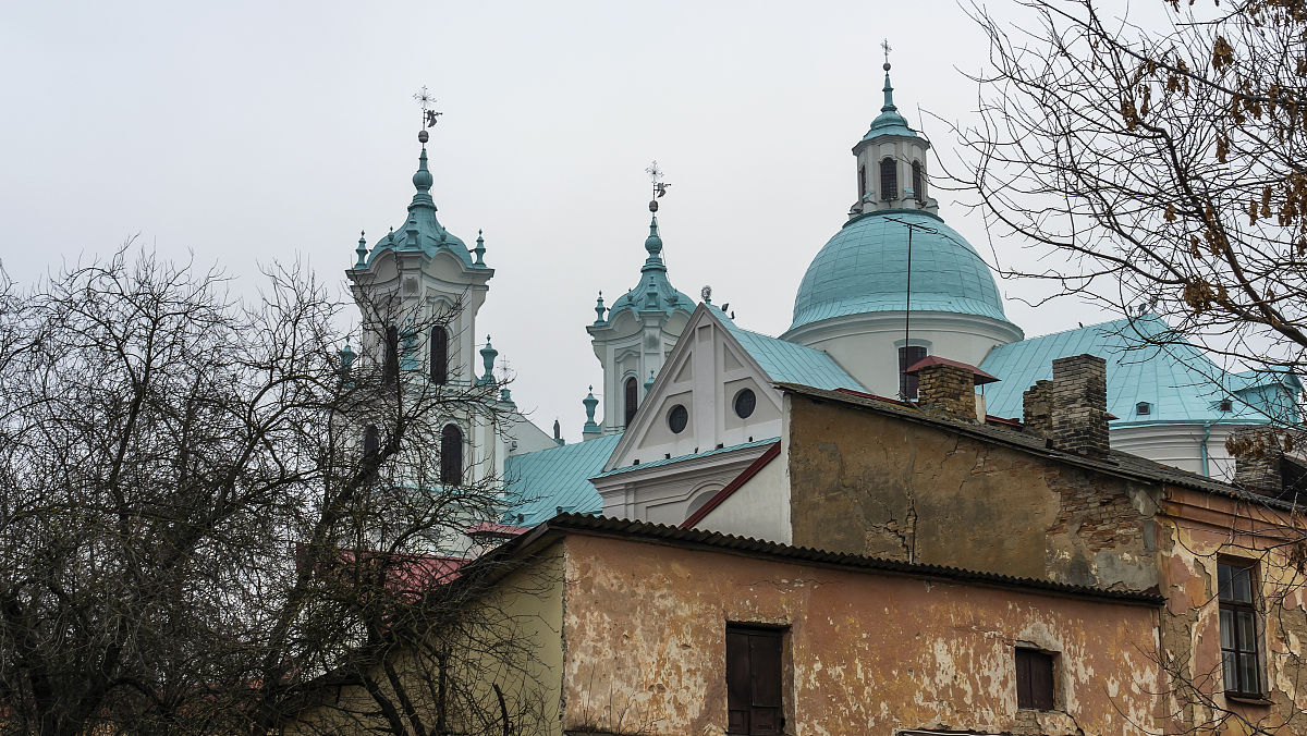 中世纪建筑的宗教之美：探索基督教信仰的物质化身