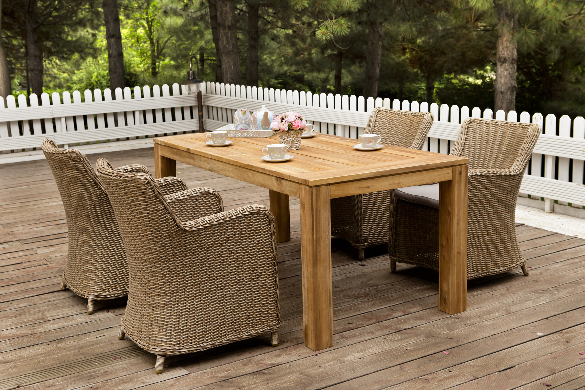 家里配套可自由伸缩的户外桌子颜值爆表实用性强可自由控制长度随意变化让户外生活更便捷好友聚会更舒适放松融洽选用的是陶瓷木纹色的面板防水耐用耐刮抗躁易打理它高级灰很耐看好的品质真正去验证是耐磨刮兼顾美观和使用价值并存入手它太实用啦的悠闲舒适庭院文案大全