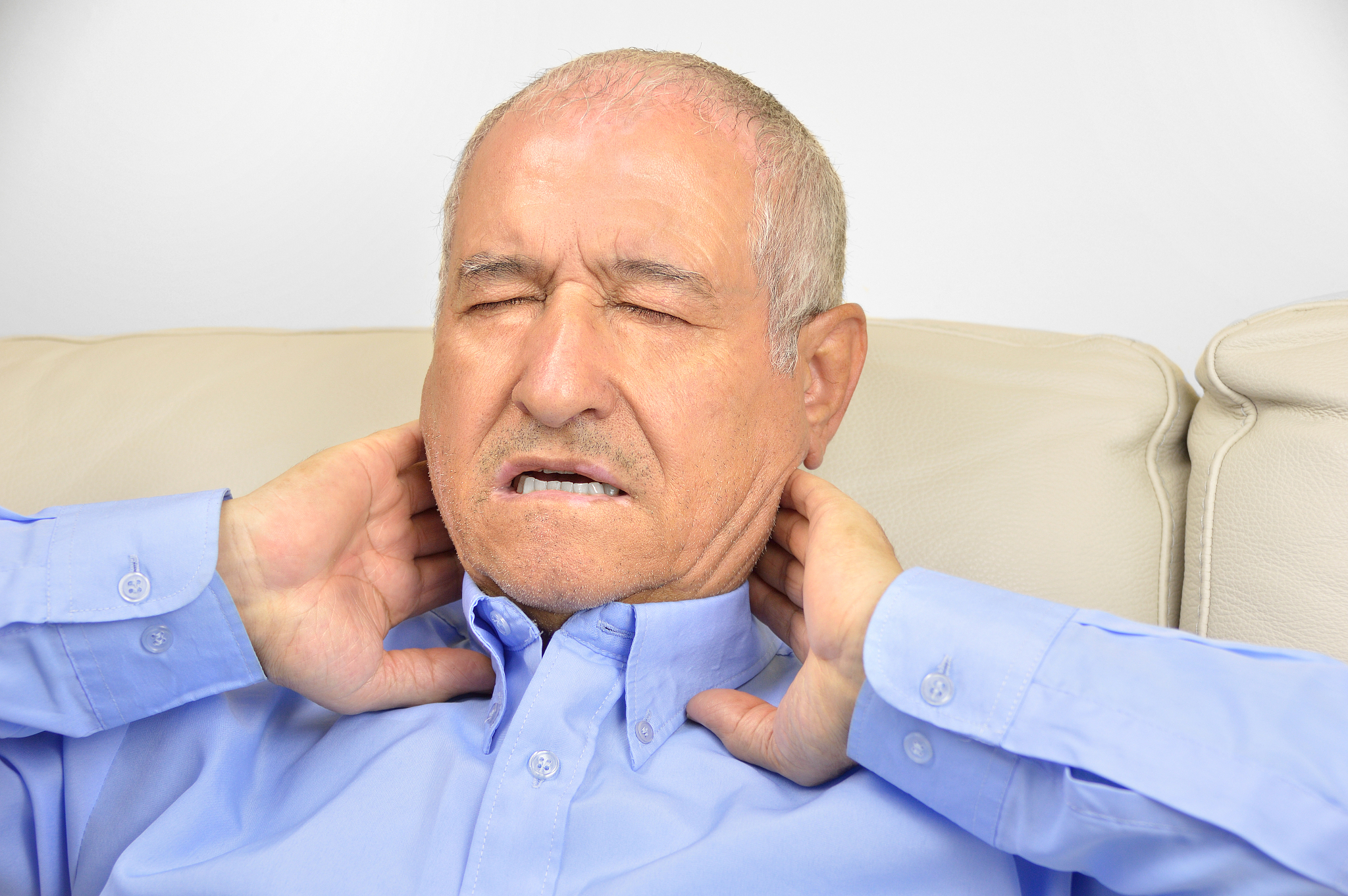 游玩过山车后隔天感到脖子酸痛是怎么回事