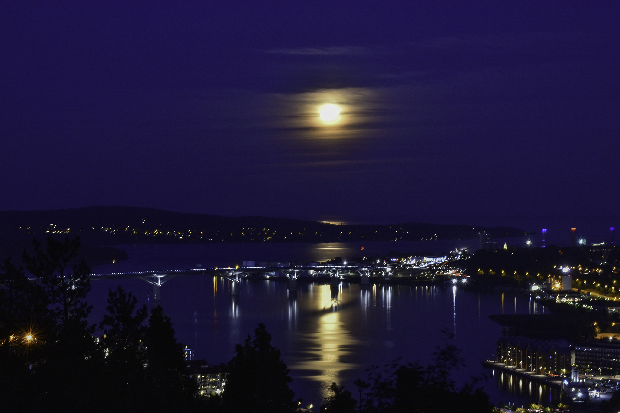 写篇500字橙光暮色后深蓝夜月前。的旅游短视频文案