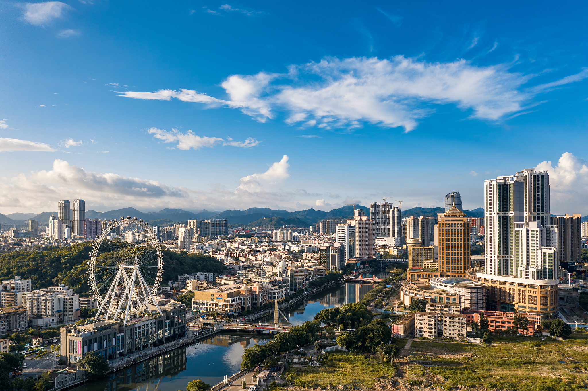 广东中山岐江摩天轮日出全景