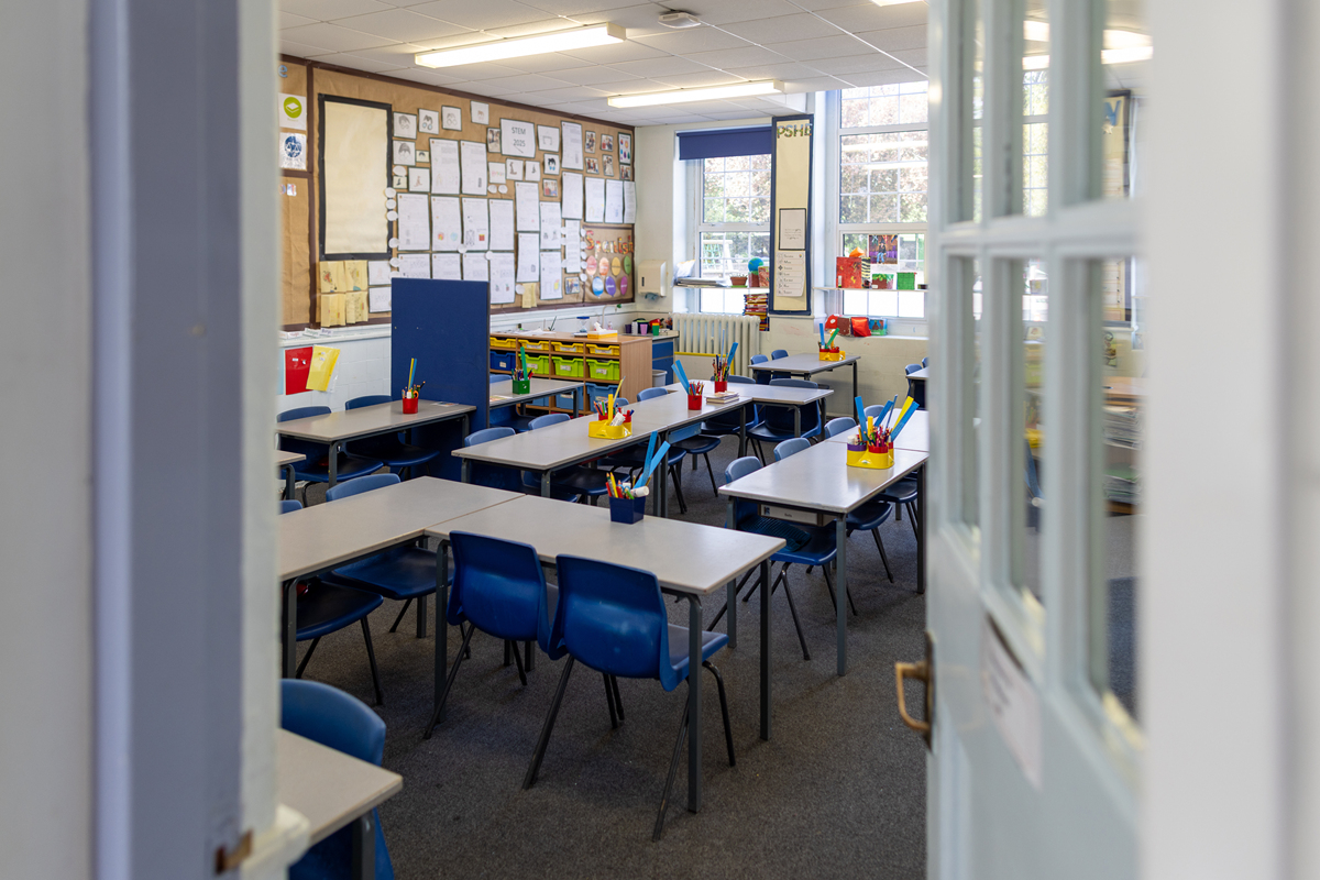 成都五月花技工学校室内设计专业：优势、不足及未来发展