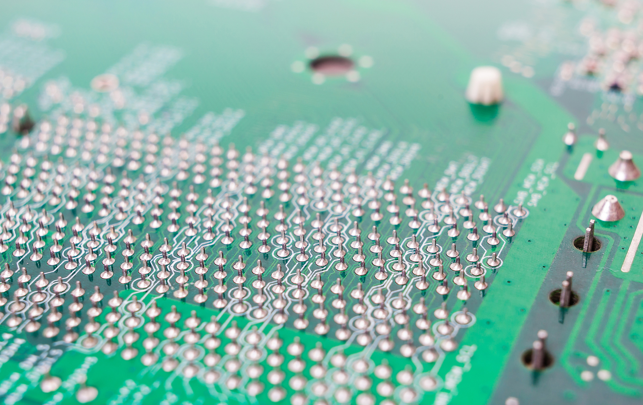 高导热界面材料：散热解决方案与应用