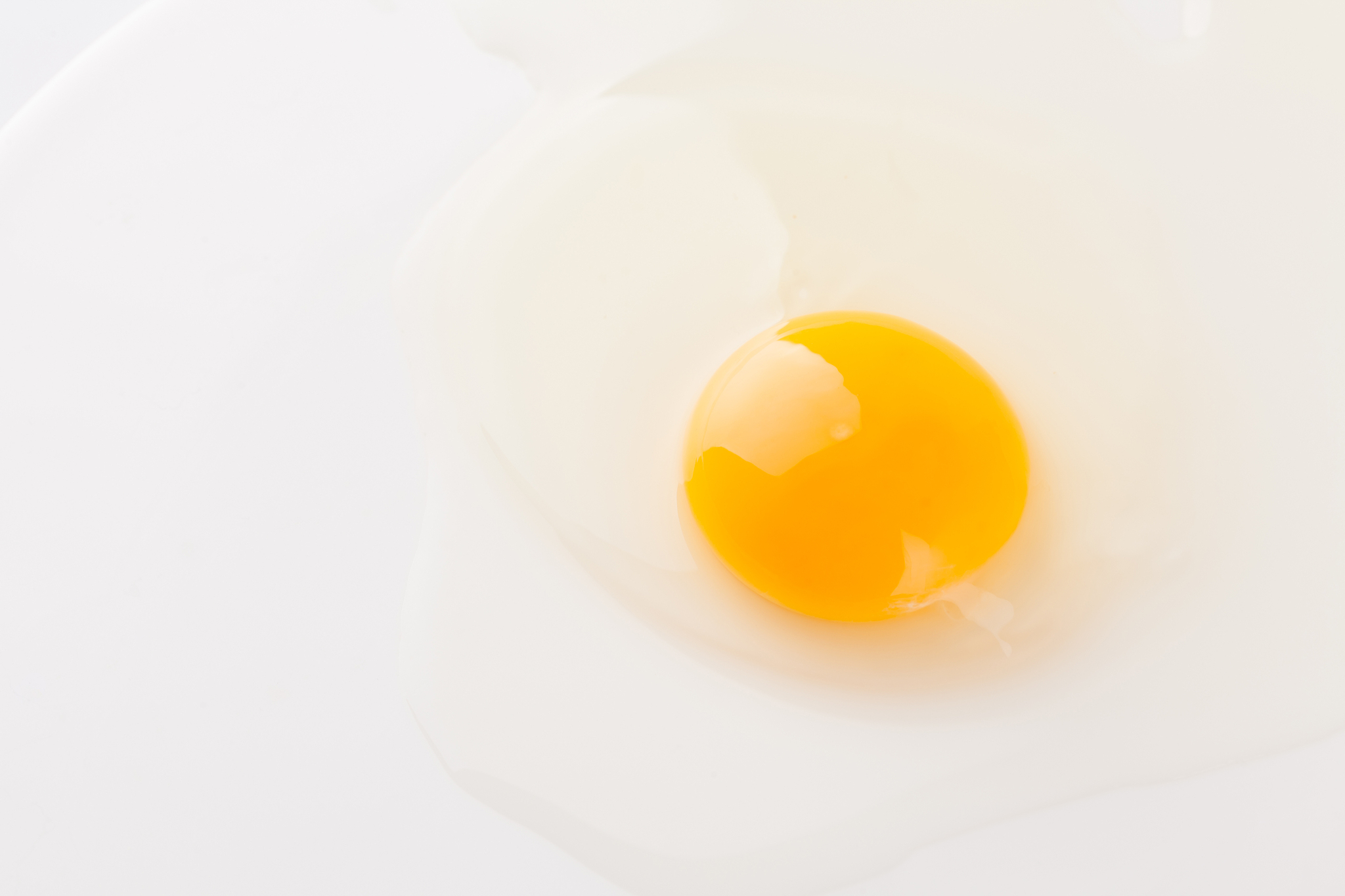 鸡蛋蛋黄含有很多维生素a吗？