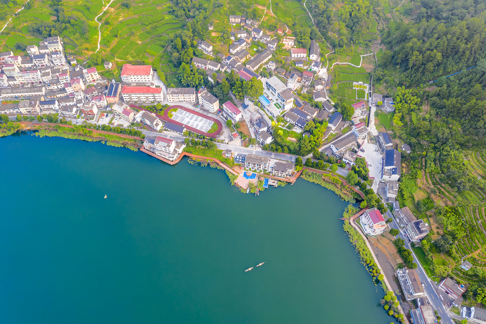 航拍杭州市淳安县千岛湖宋村乡兰川村民宿客栈