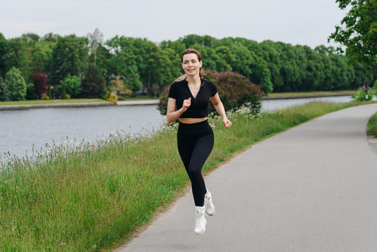 跑步的好处：增强心肺功能、减肥塑身、提高睡眠质量