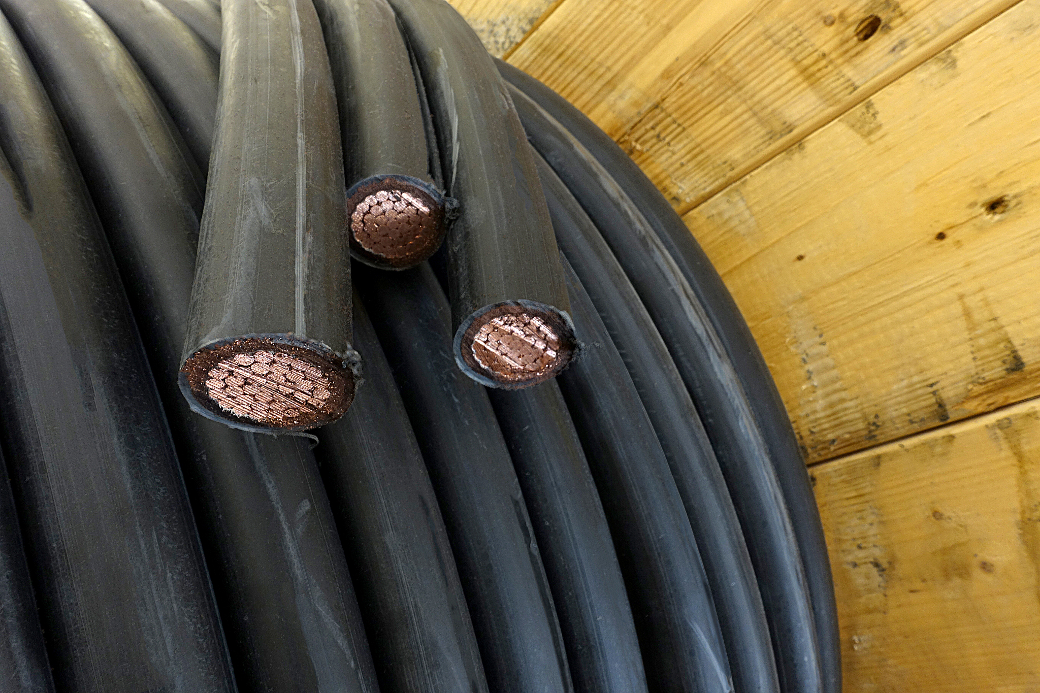 铝合金电缆保护层