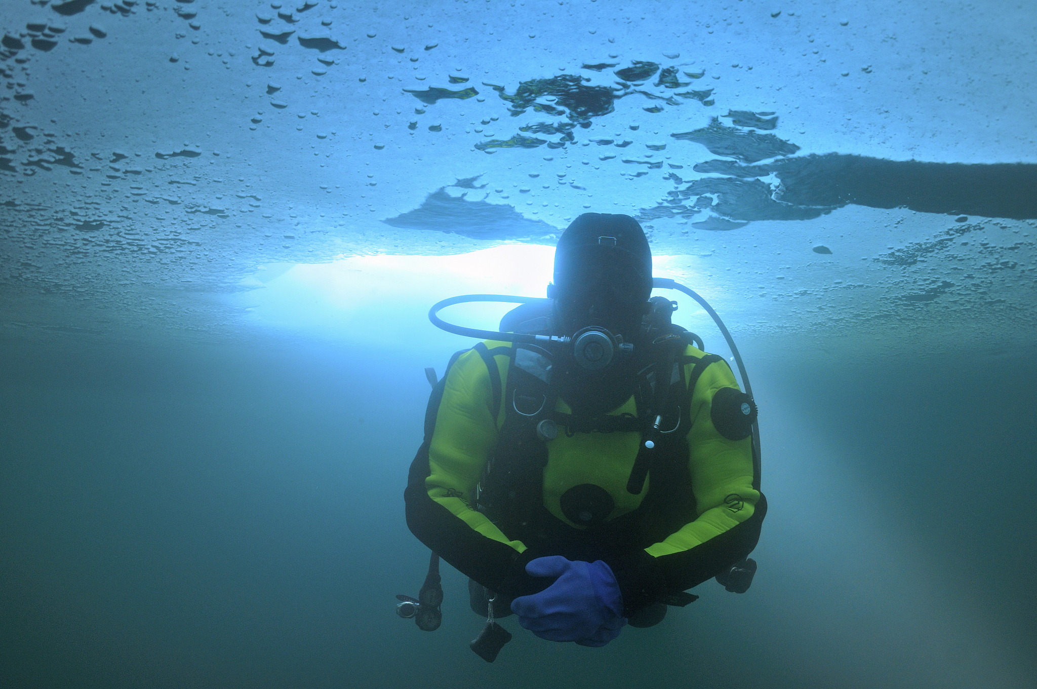 著名潜水员韩颋失联四日后被发现, 深海打捞难度极大