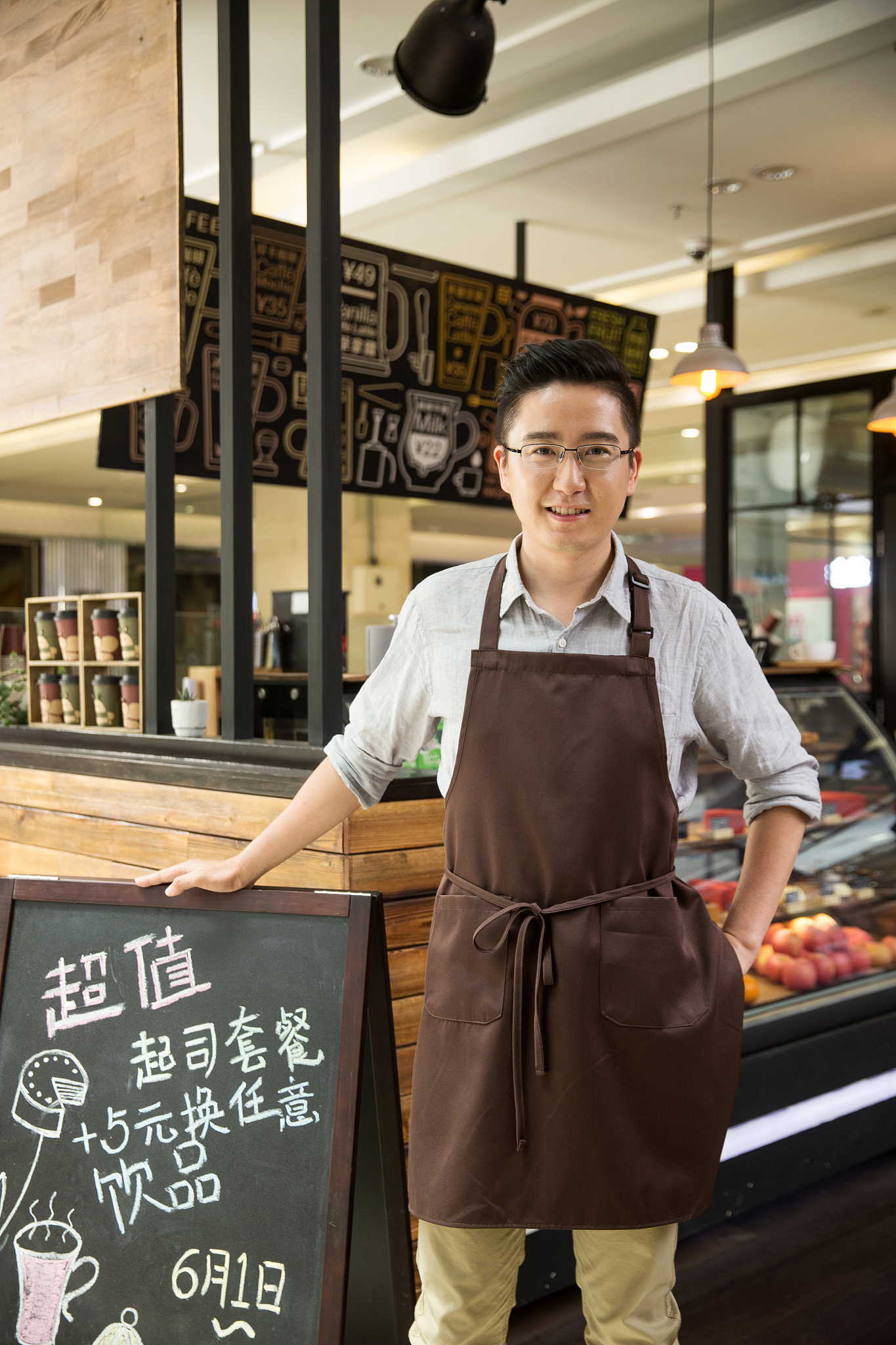 发布一条会做面包的服务员的招聘信息