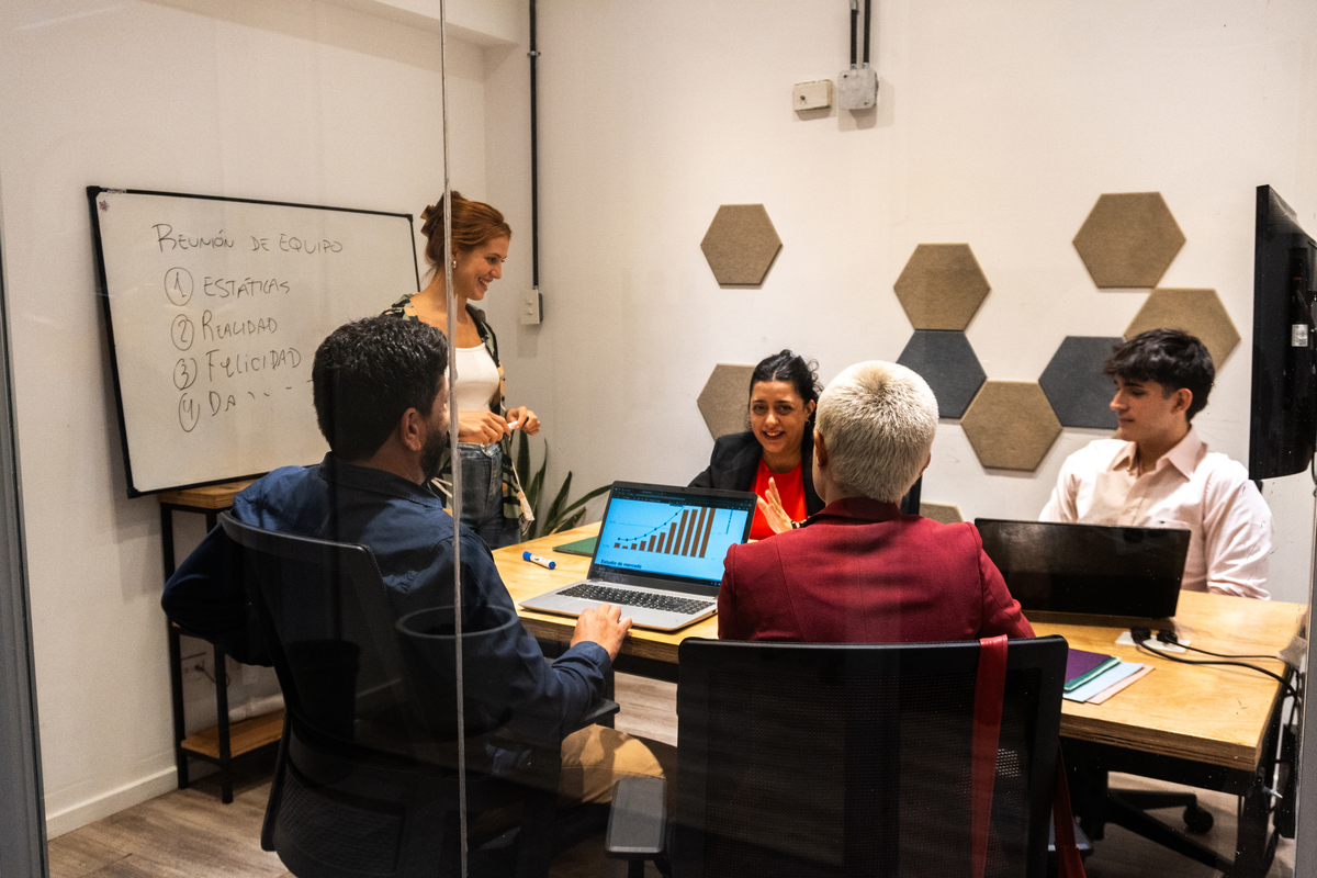 总结 。工作坊Workshop 长期小组会议强调实践训练以获得技能专业知识培训、学术会议或工作坊、实地考察、专题讲座 国内外 与项目课程 和确定的时间叙事意味着讲述一个故事。 指接连发生的事件 让听众知道谁、什么、在哪里、何时、如何以及为了什么。演讲是有目的的。 对于收件人 知道故事的进展那个讲座 叙述者必须用自己的想法来组织。 用简洁的语言让读者有兴趣跟着故事走不会混淆。 长度会很短或很长。 这