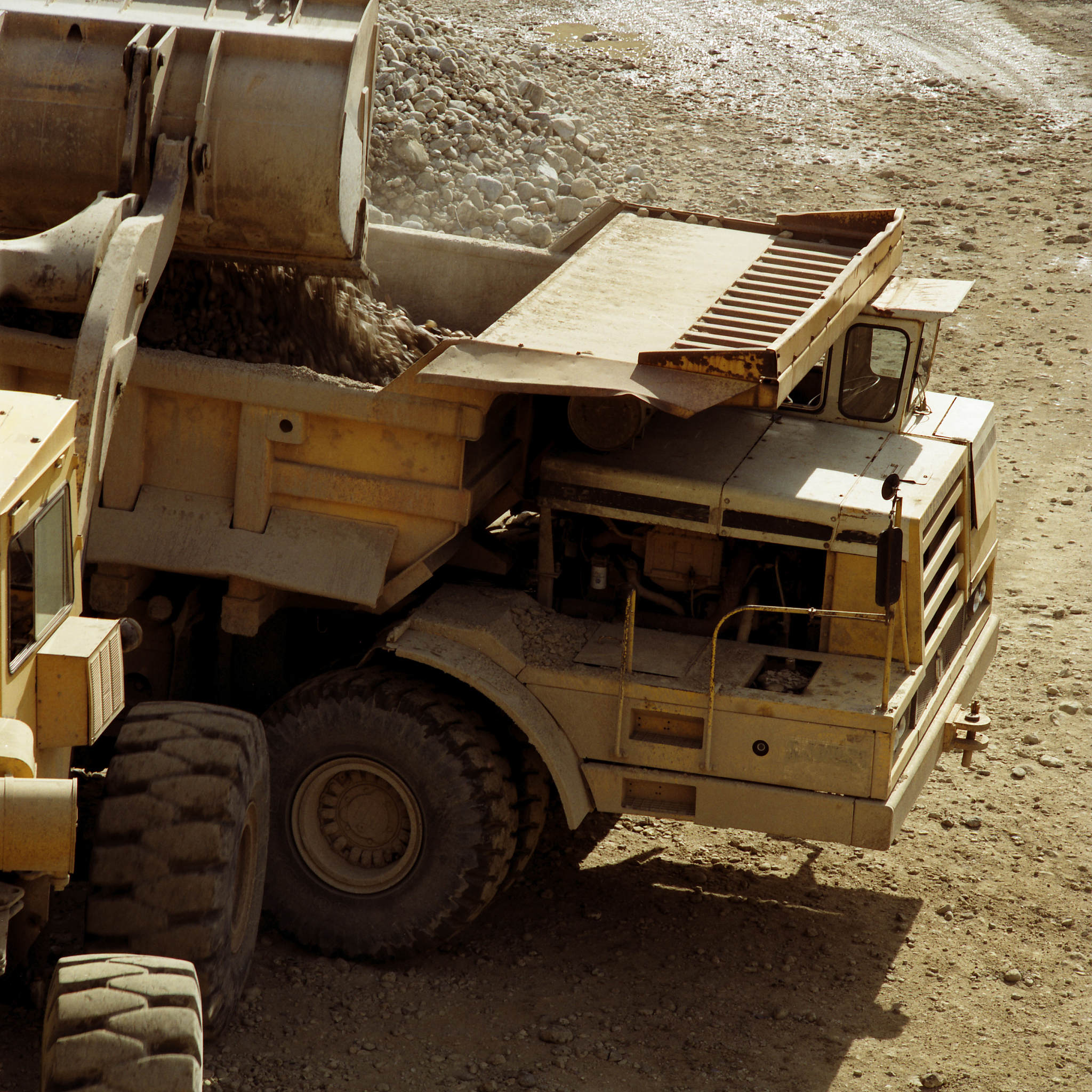 蒙古无人重卡相关 翻译为英文