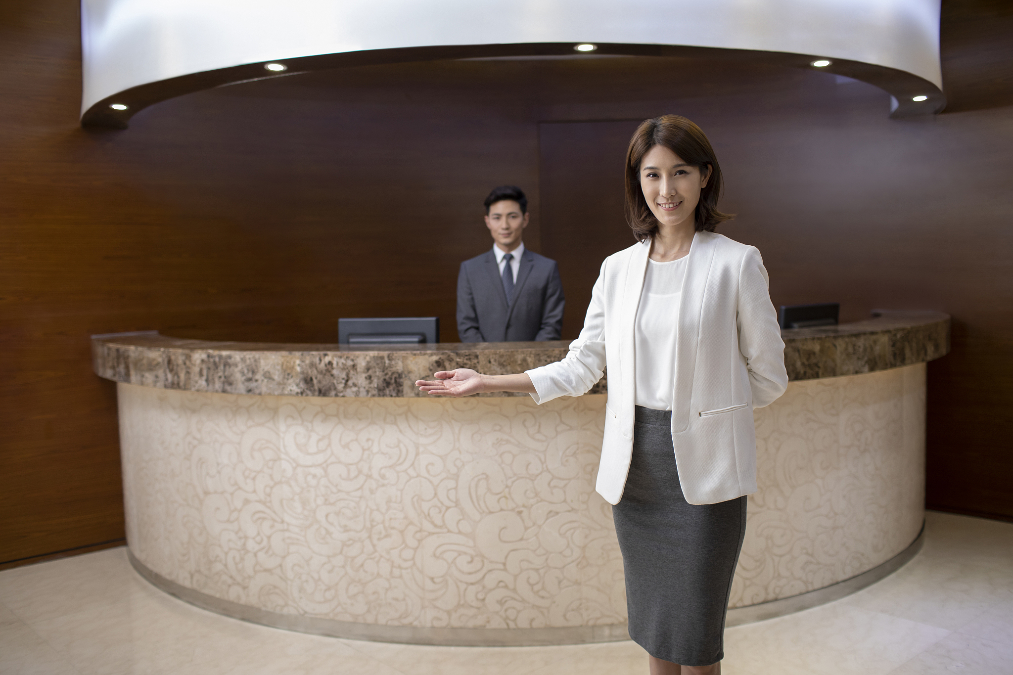 当代社会经济飞速发展人们需求不断变化各行各业的竞争都异常激烈。自助餐更是如此与传统的餐饮服务方式相比自助餐具有鲜明的诸多优势。本篇文章以西双版纳世纪金源大饭店的自助早餐进行研究总结。以本篇文章为相关行业发展提供理论依据希望能够对酒店有一定的应用价值。把讨论对象从自助餐换成前台服务