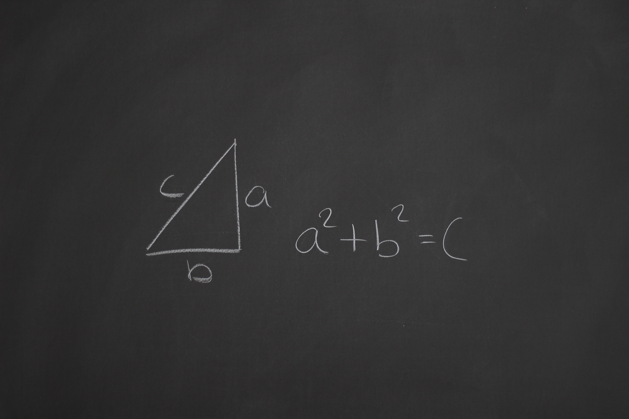 请你写一篇议论文看《被数学选中的人》纪录片观后感大概900字左右