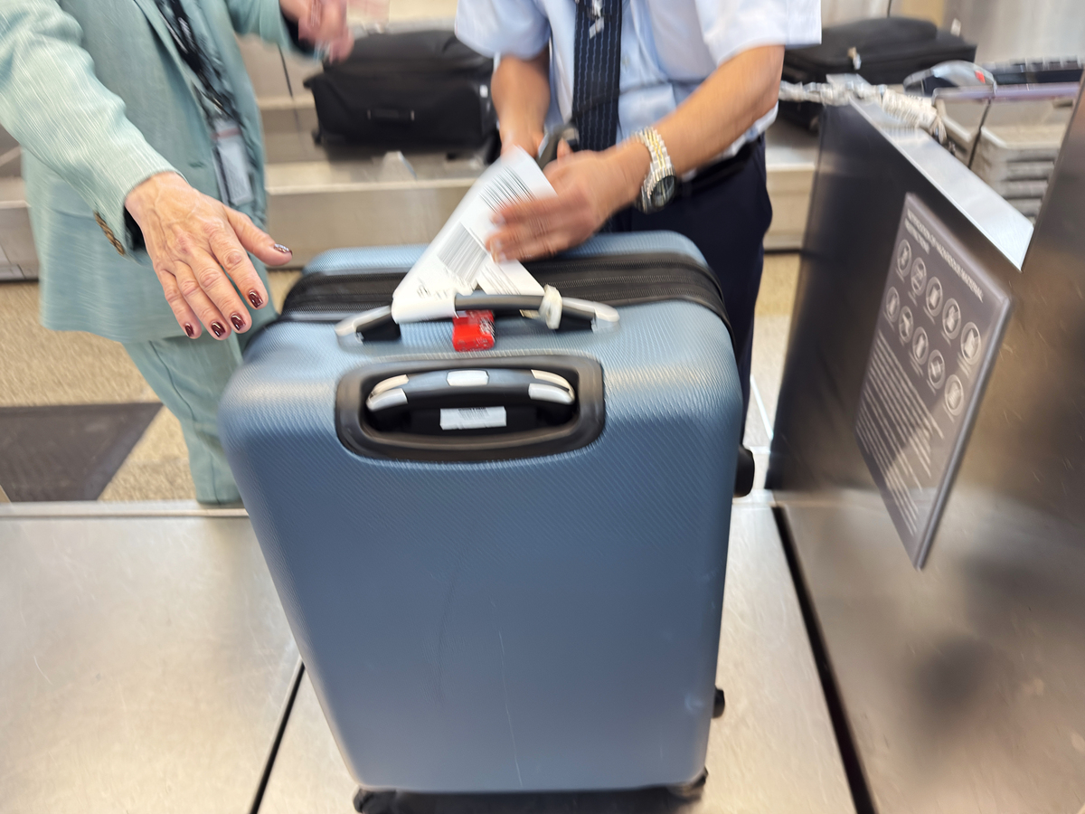 30寸行李箱托运限制：航空公司规定与目的地要求