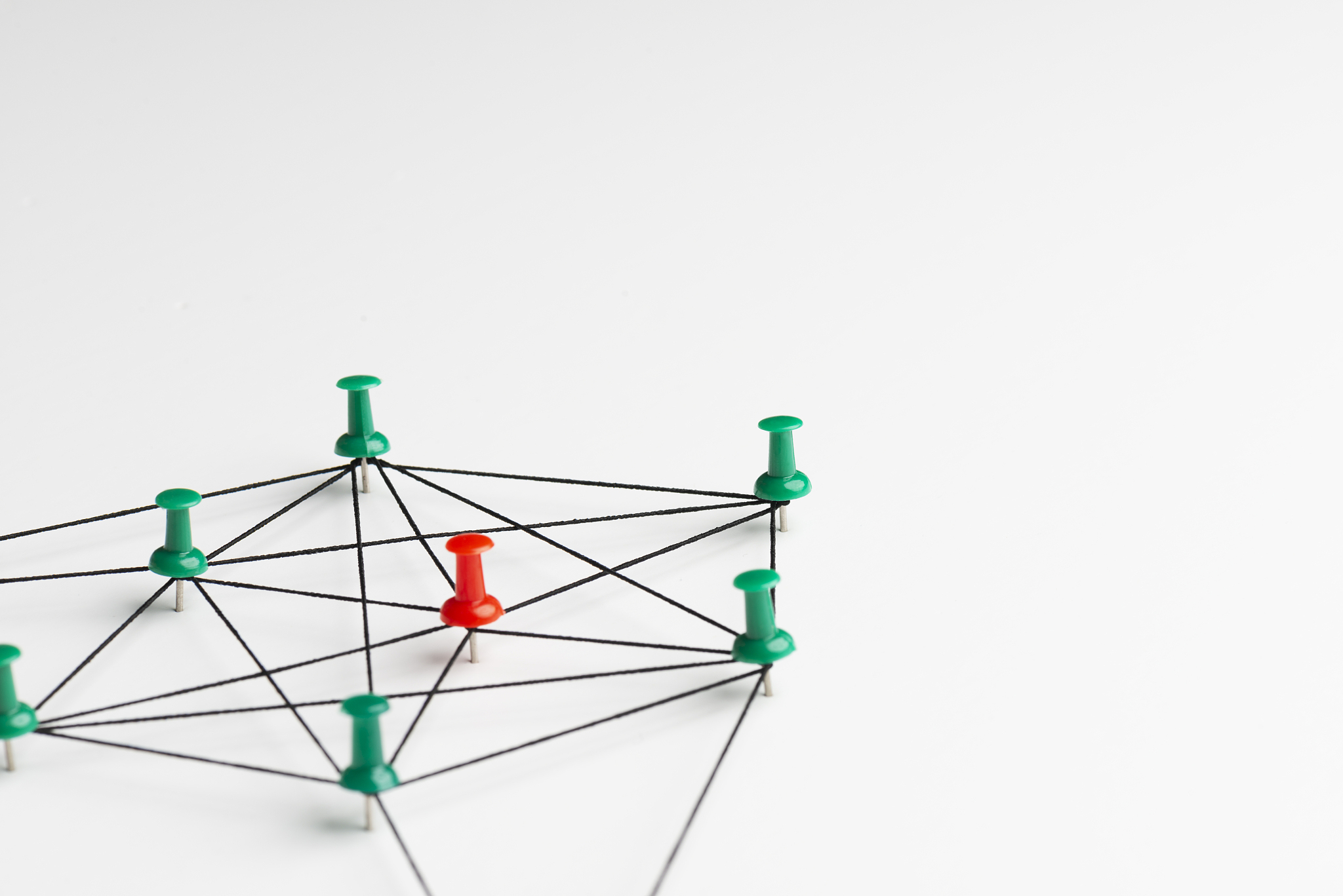 本章小结：本文采用matlab软件对Neo-Hookean、Gent、Mooney-Rivlin、Arruda-Boyce四种模型进行建模。首先定义好材料的参数包括杨氏模量、泊松比、初始密度等。然后我们可以通过matlab的函数库来实现模型的计算并得到应力-应变曲线图。将模型计算得到的应力应变曲线图与实验数据进行对比分析。如图2所示Neo-Hookean模型、Gent模型和Arruda-Boyce