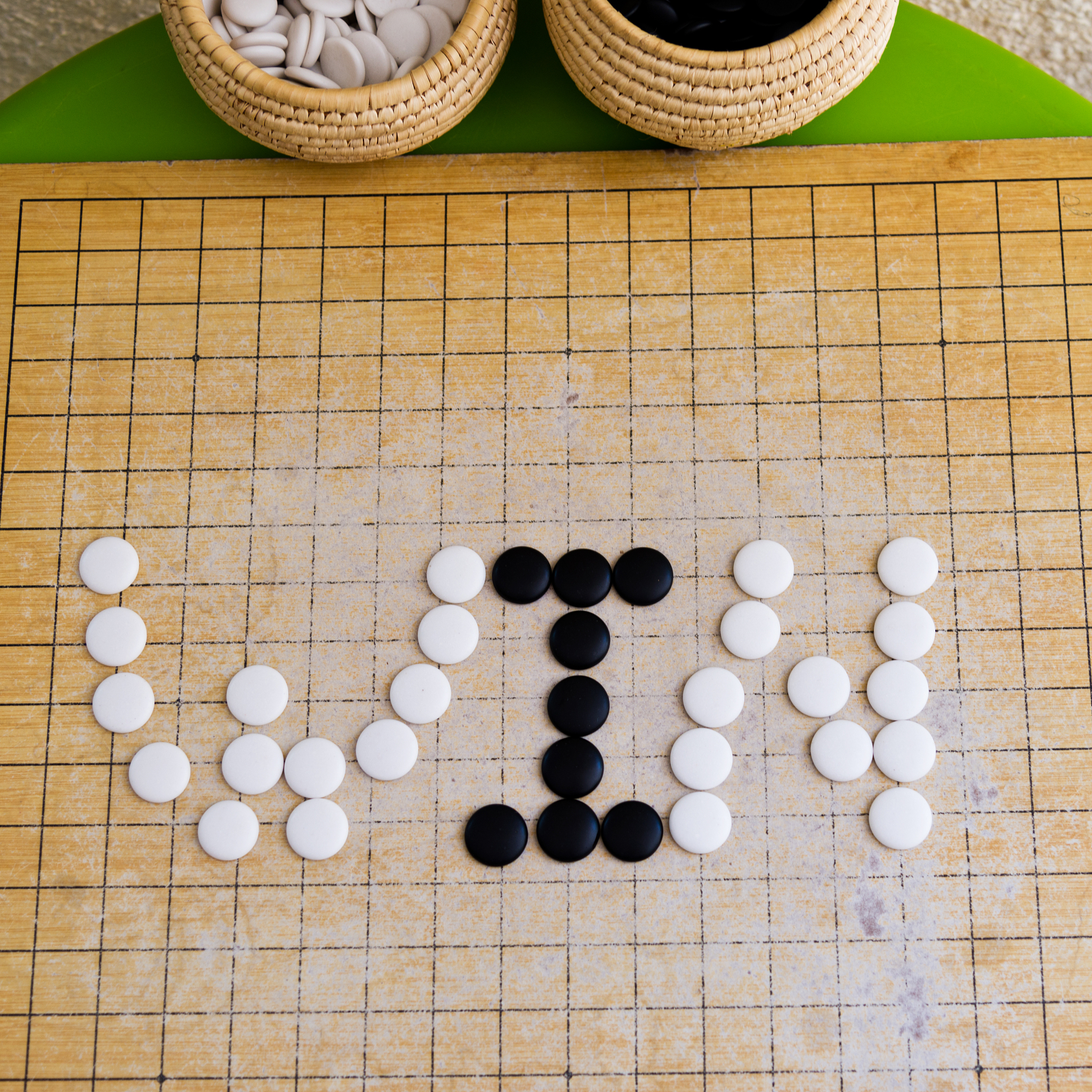 围棋小飞的形状是什么？