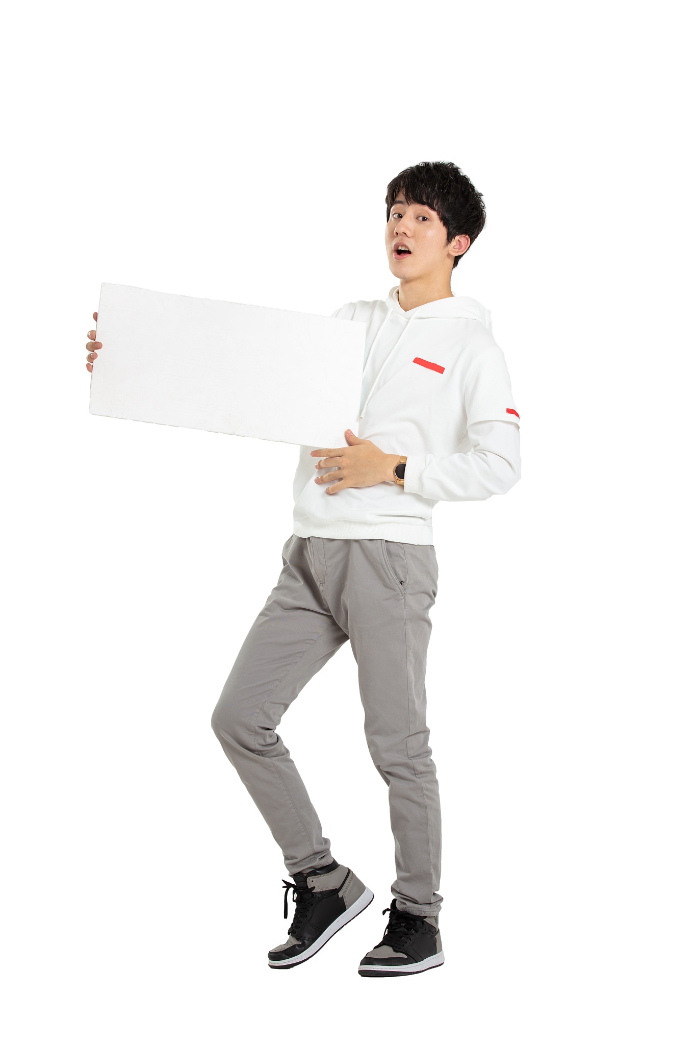 手拿白板的年轻男生