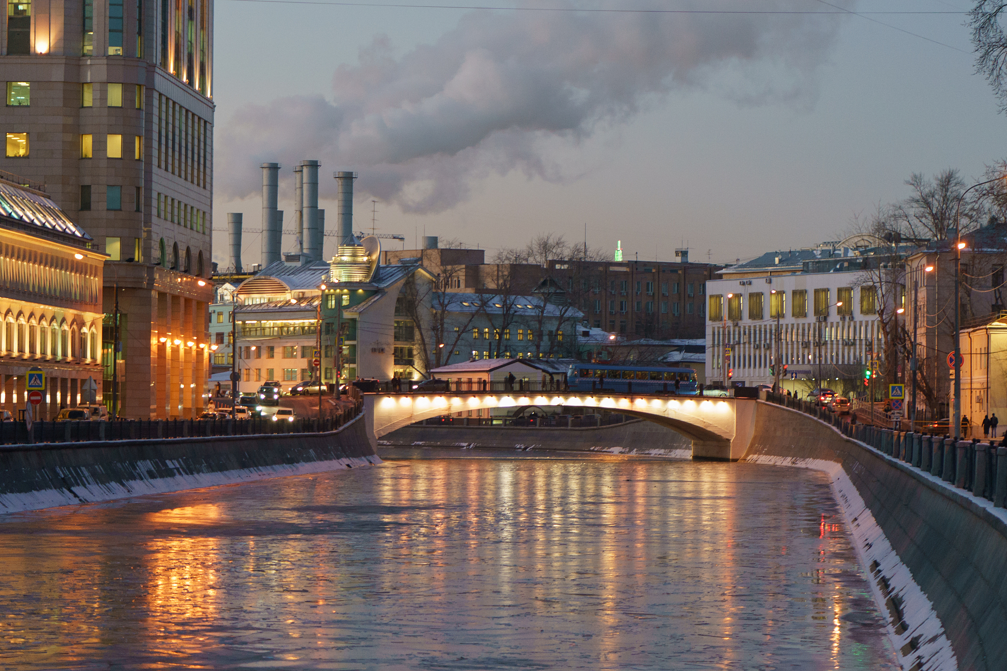 猫和老鼠：机智与勇气的童话故事