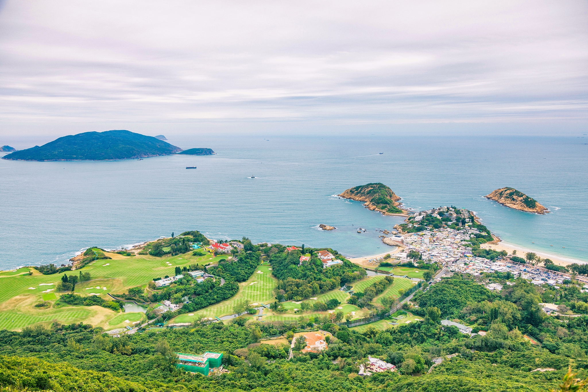 撰写一篇论文题目是：广州沿海极值波高和增水联合概率分布研究；包含摘要关键词正文参考文献大于6篇。联合分布使用Copula函数研究内容为极值波高和极值增水。字数要求3000字