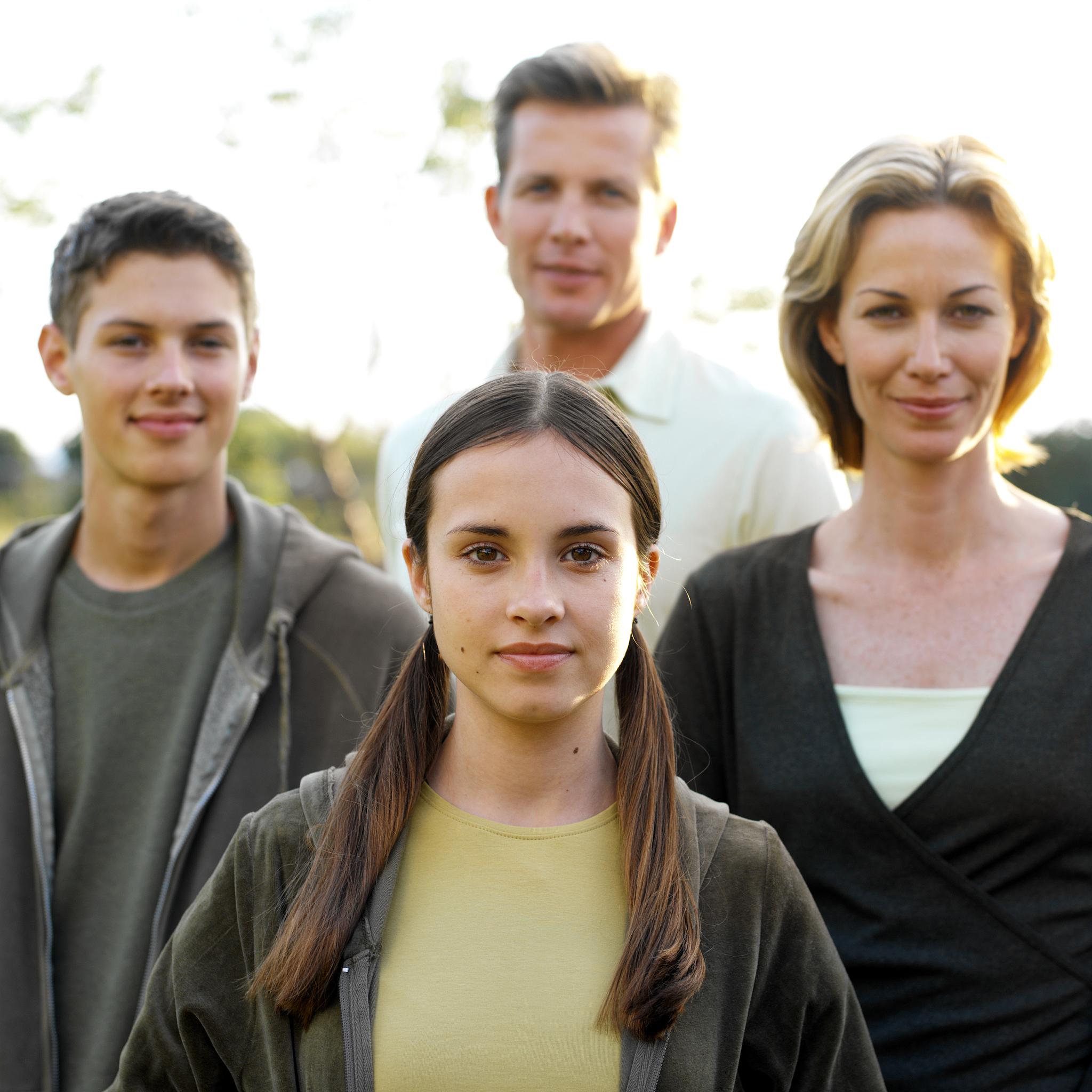 请对黎巴嫩执导的《何以为家》这部电影进行电影赏析并谈一谈你对这部电影艺术的认识写一篇影评。题目自拟。1具体考核要求1能够对影片中的主题思想、剧情人物性格进行分析。2要求独立完成拒绝弄虚作假抄袭。3字数1000-1500字。