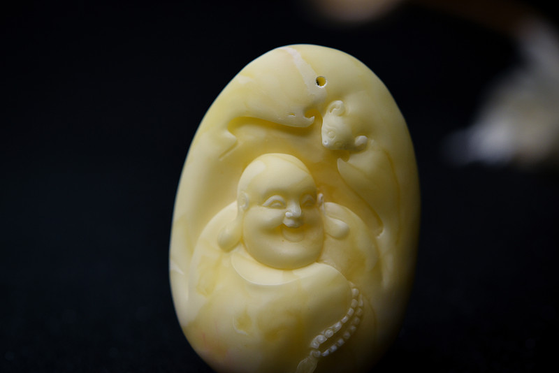 和田玉白玉弥勒佛小挂件：寓意吉祥，收藏佳品