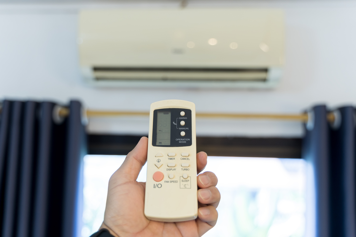 空调开机显示屏不亮用遥控器操作有声音显示屏还是不亮