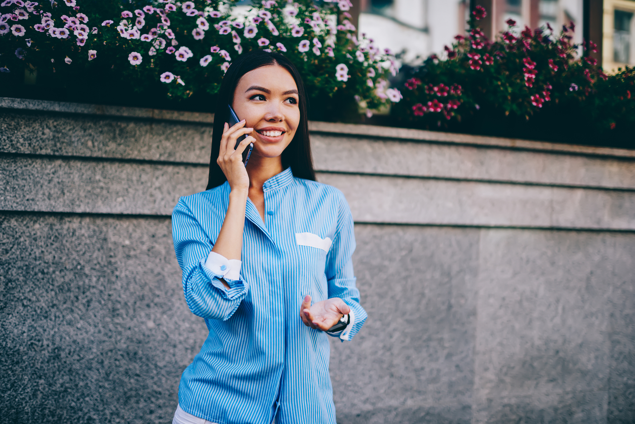 女生说'有些人他真心真诚喜欢你，但行为思想令人难受'，如何回复？