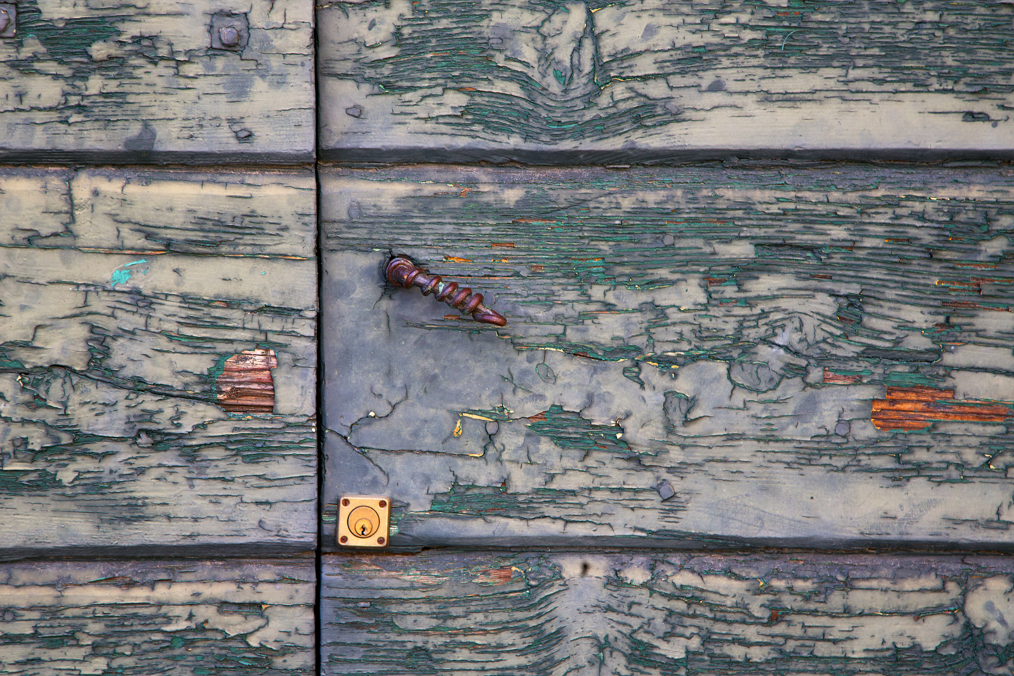sumirago cross    brown knocker in a     wood door   varese it