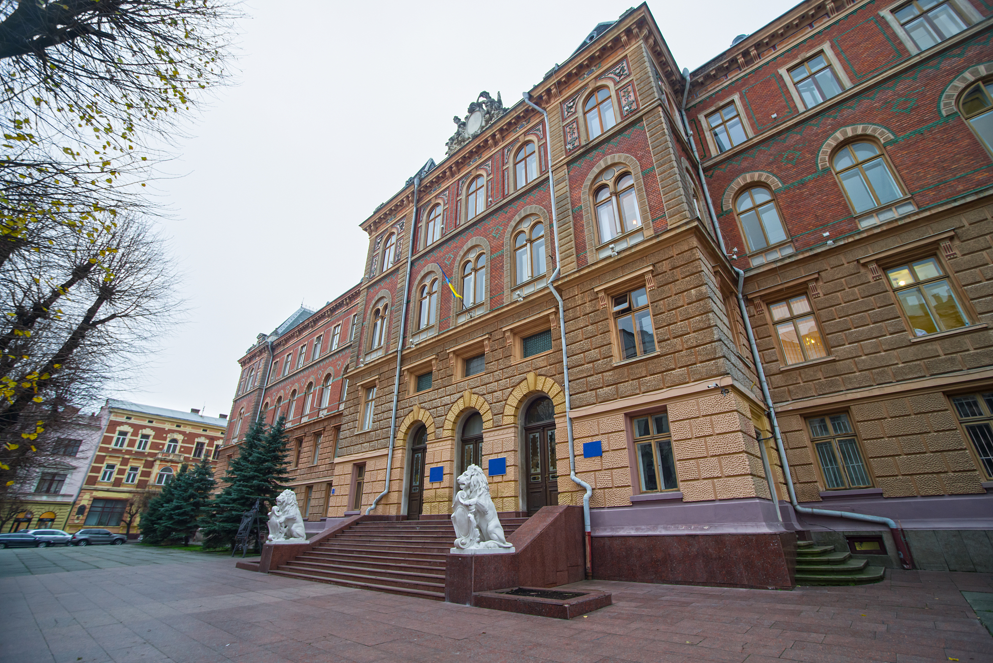 chernivtsi administration building