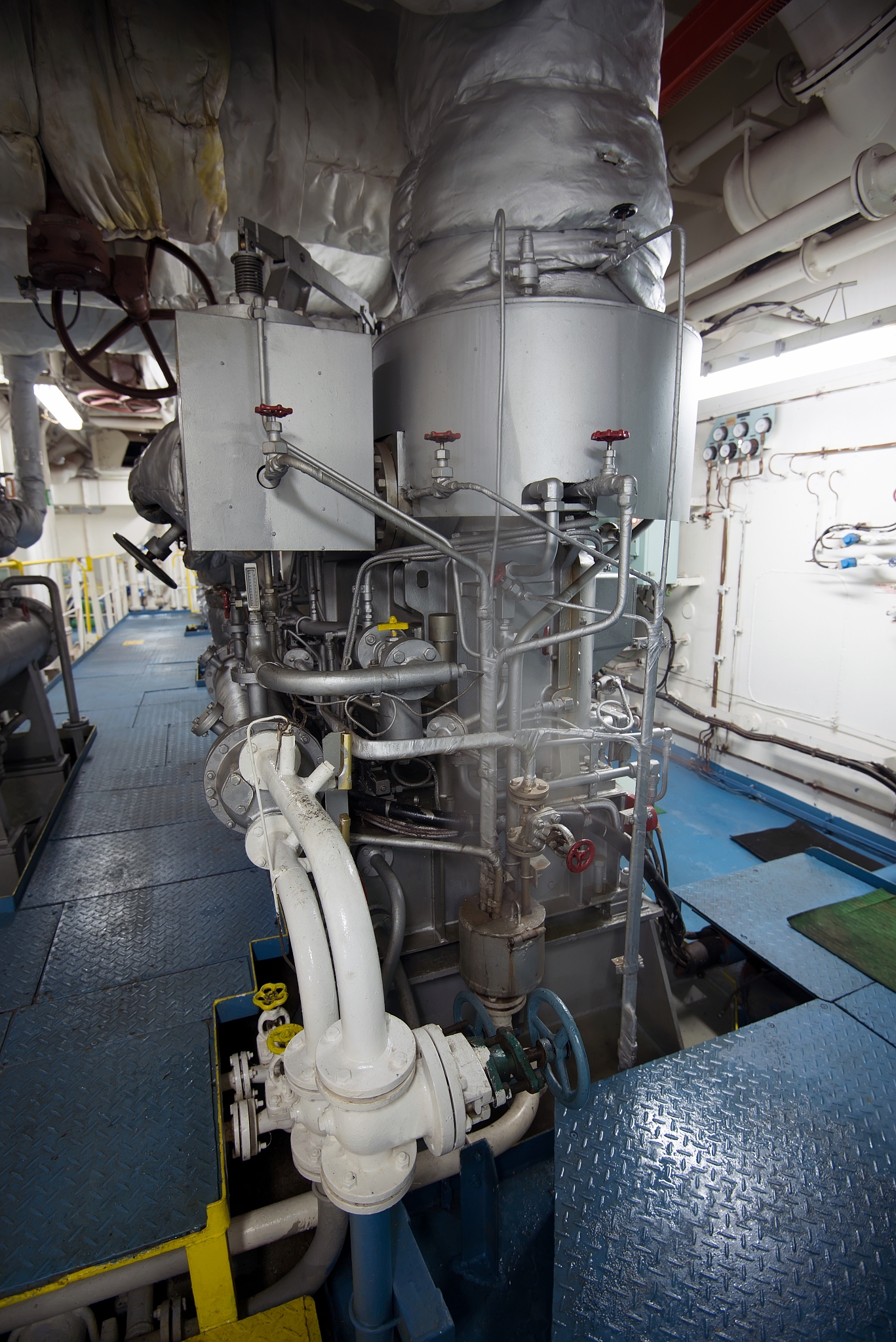 船舶机舱作业空间的设置对船舶整体有什么影响